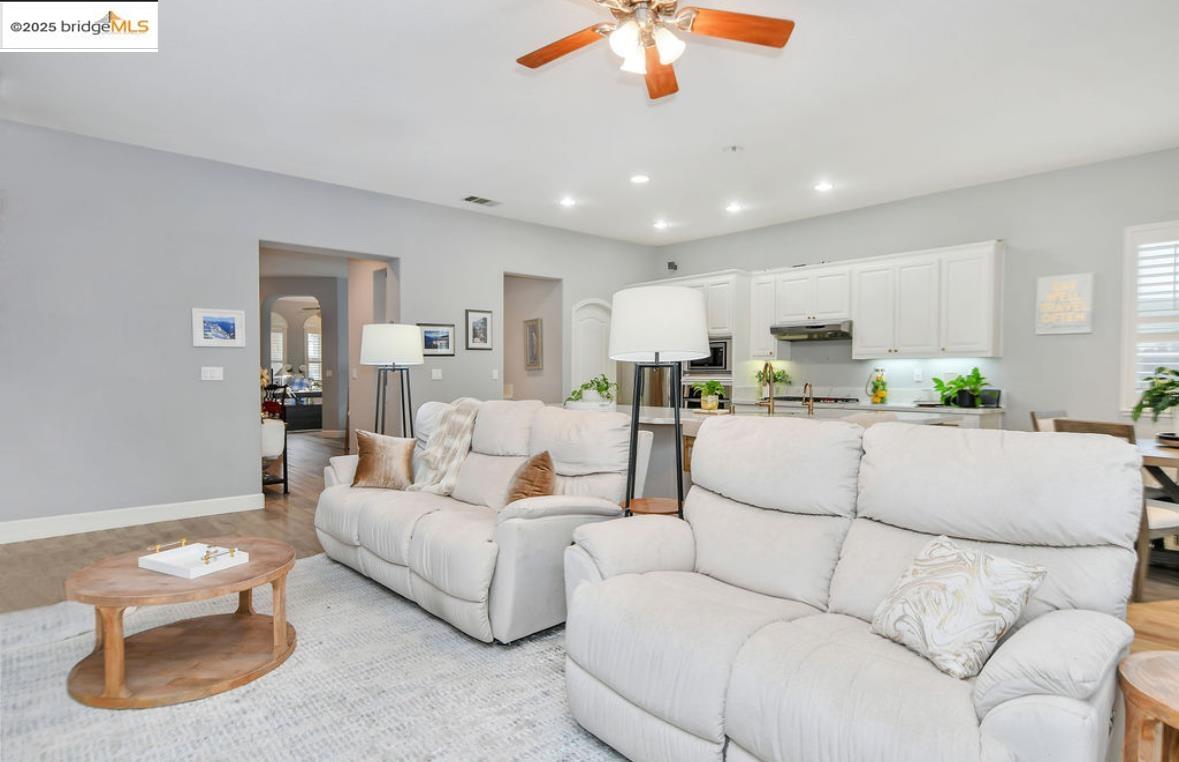 Detail Gallery Image 12 of 47 For 1771 Wilde Dr, Discovery Bay,  CA 94505 - 5 Beds | 3 Baths