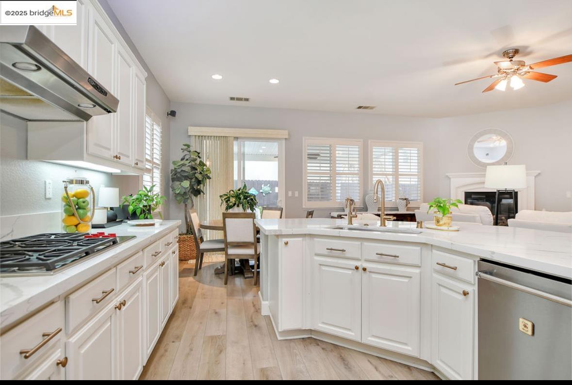 Detail Gallery Image 8 of 48 For 1771 Wilde Dr, Discovery Bay,  CA 94505 - 5 Beds | 3 Baths