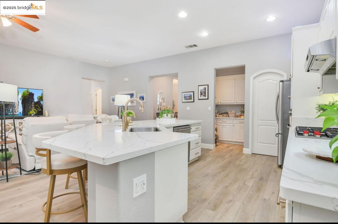 Detail Gallery Image 9 of 47 For 1771 Wilde Dr, Discovery Bay,  CA 94505 - 5 Beds | 3 Baths