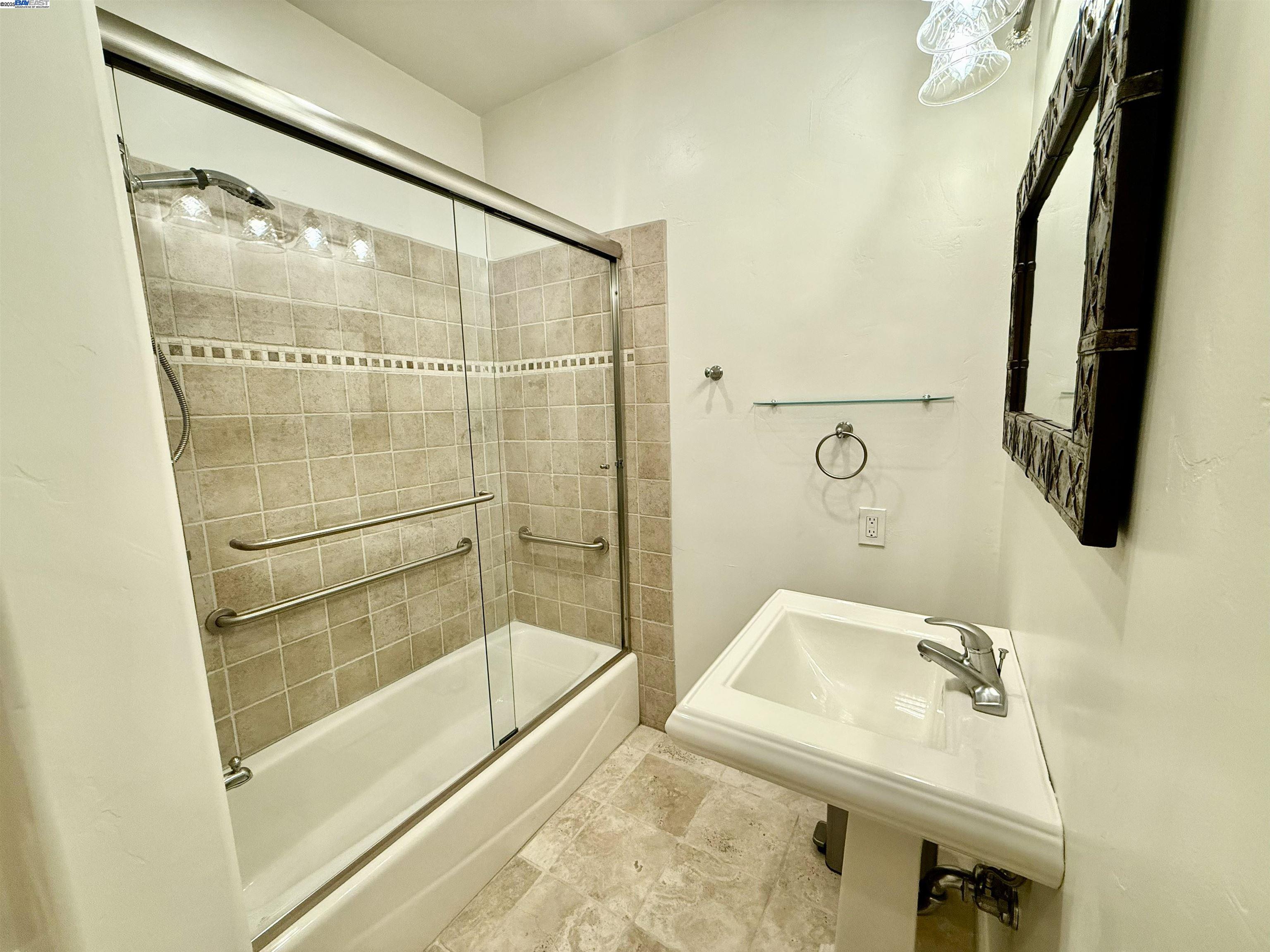 Detail Gallery Image 11 of 30 For 4400 Saint Andrews Rd, Oakland,  CA 94605 - 4 Beds | 2/1 Baths