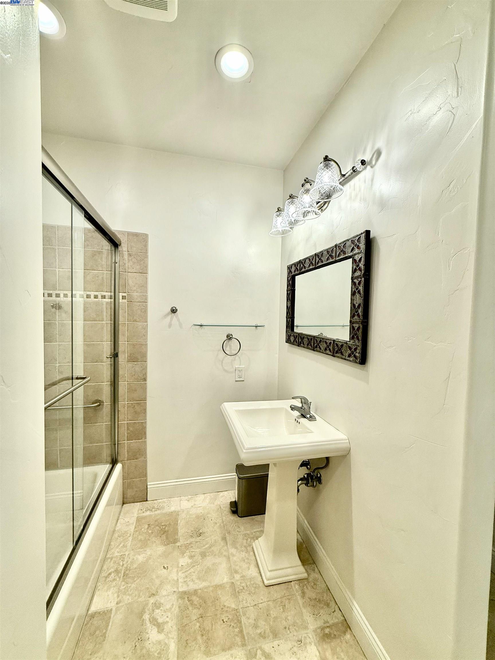 Detail Gallery Image 12 of 30 For 4400 Saint Andrews Rd, Oakland,  CA 94605 - 4 Beds | 2/1 Baths