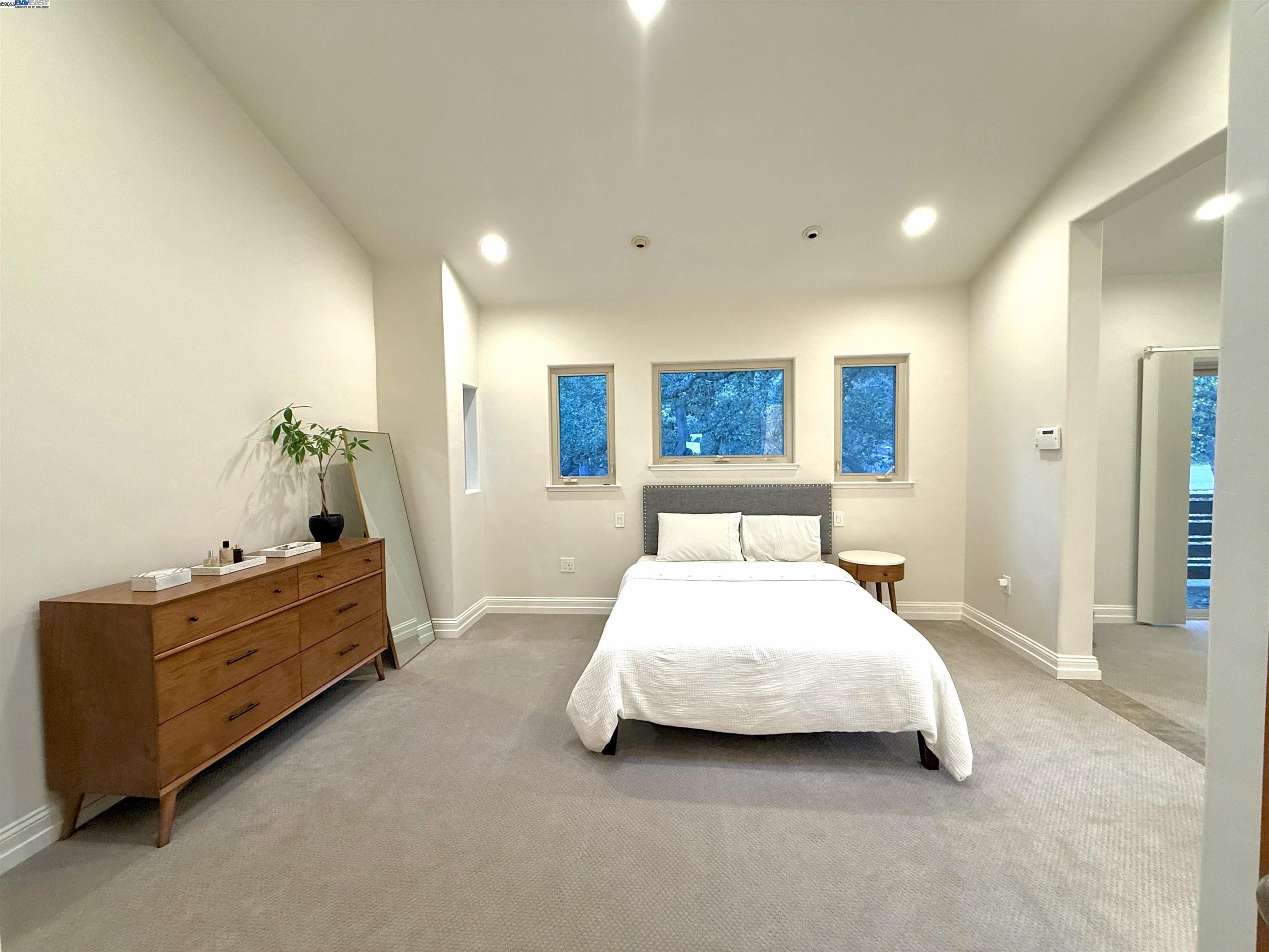 Detail Gallery Image 14 of 30 For 4400 Saint Andrews Rd, Oakland,  CA 94605 - 4 Beds | 2/1 Baths