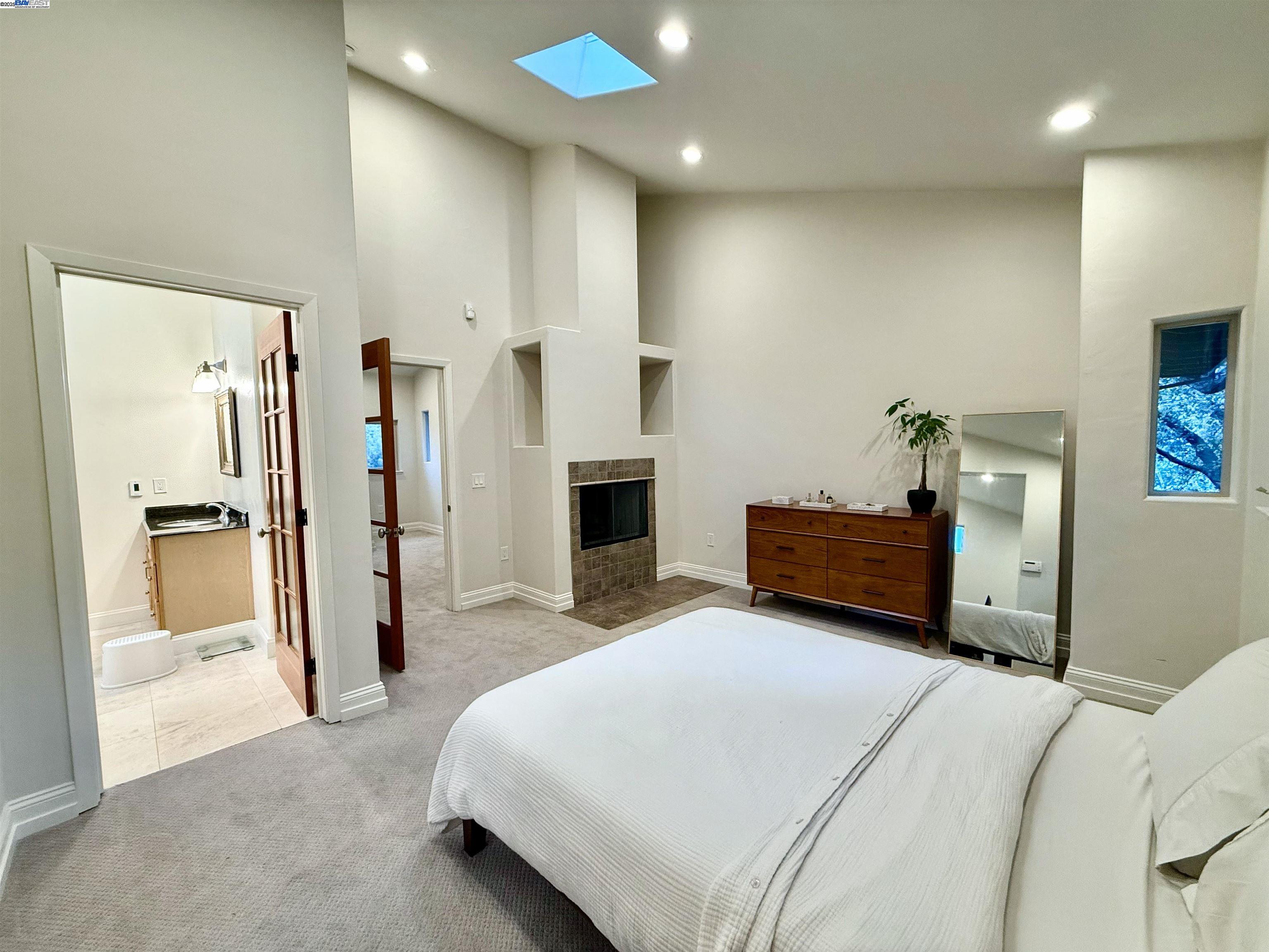 Detail Gallery Image 16 of 30 For 4400 Saint Andrews Rd, Oakland,  CA 94605 - 4 Beds | 2/1 Baths