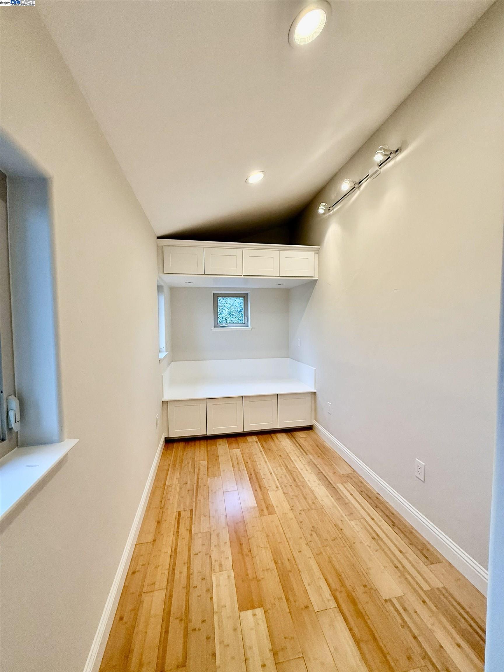 Detail Gallery Image 23 of 30 For 4400 Saint Andrews Rd, Oakland,  CA 94605 - 4 Beds | 2/1 Baths