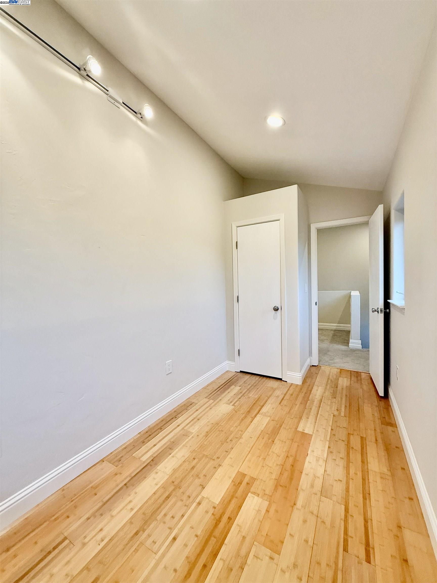 Detail Gallery Image 24 of 30 For 4400 Saint Andrews Rd, Oakland,  CA 94605 - 4 Beds | 2/1 Baths