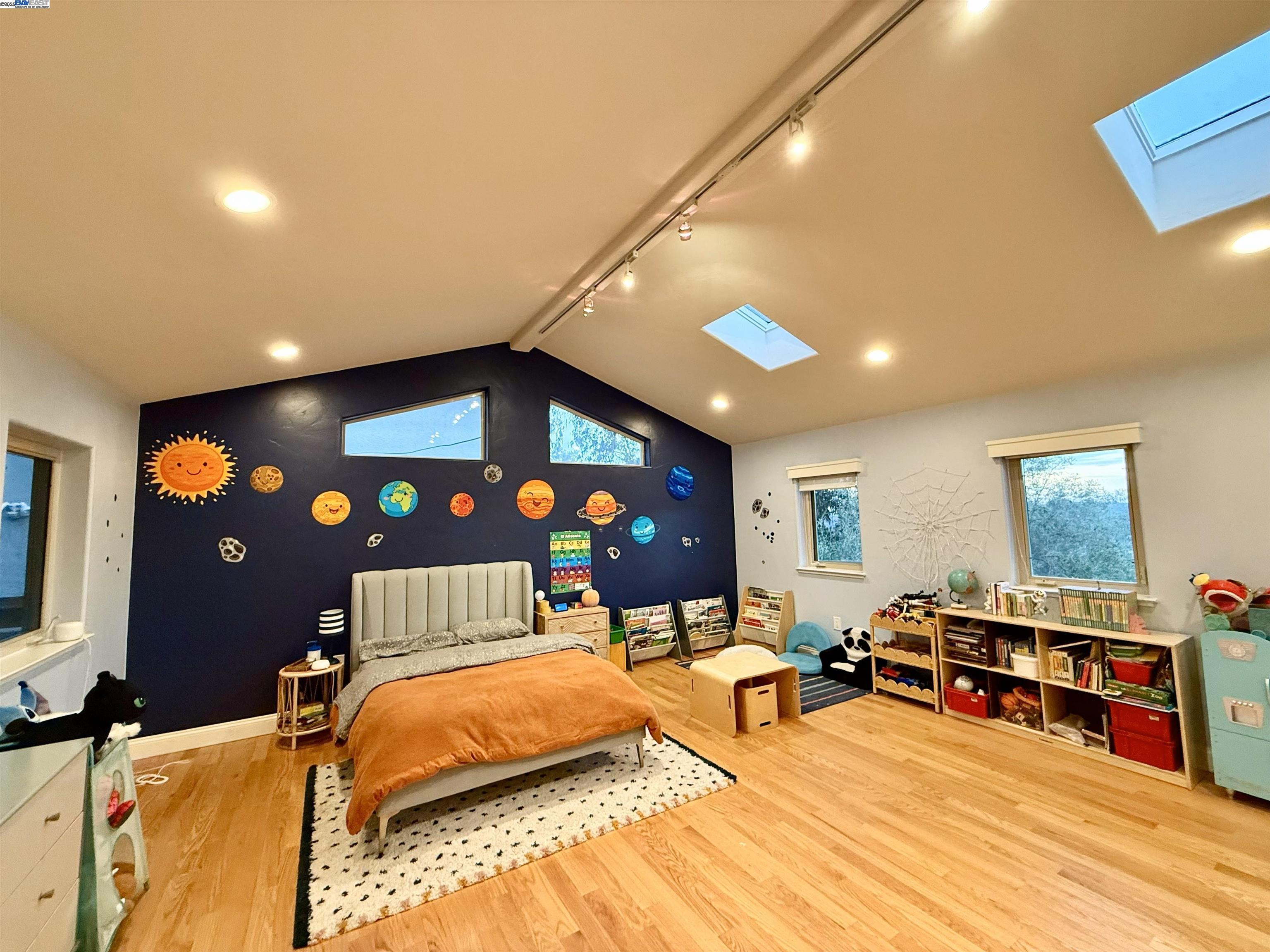 Detail Gallery Image 25 of 30 For 4400 Saint Andrews Rd, Oakland,  CA 94605 - 4 Beds | 2/1 Baths