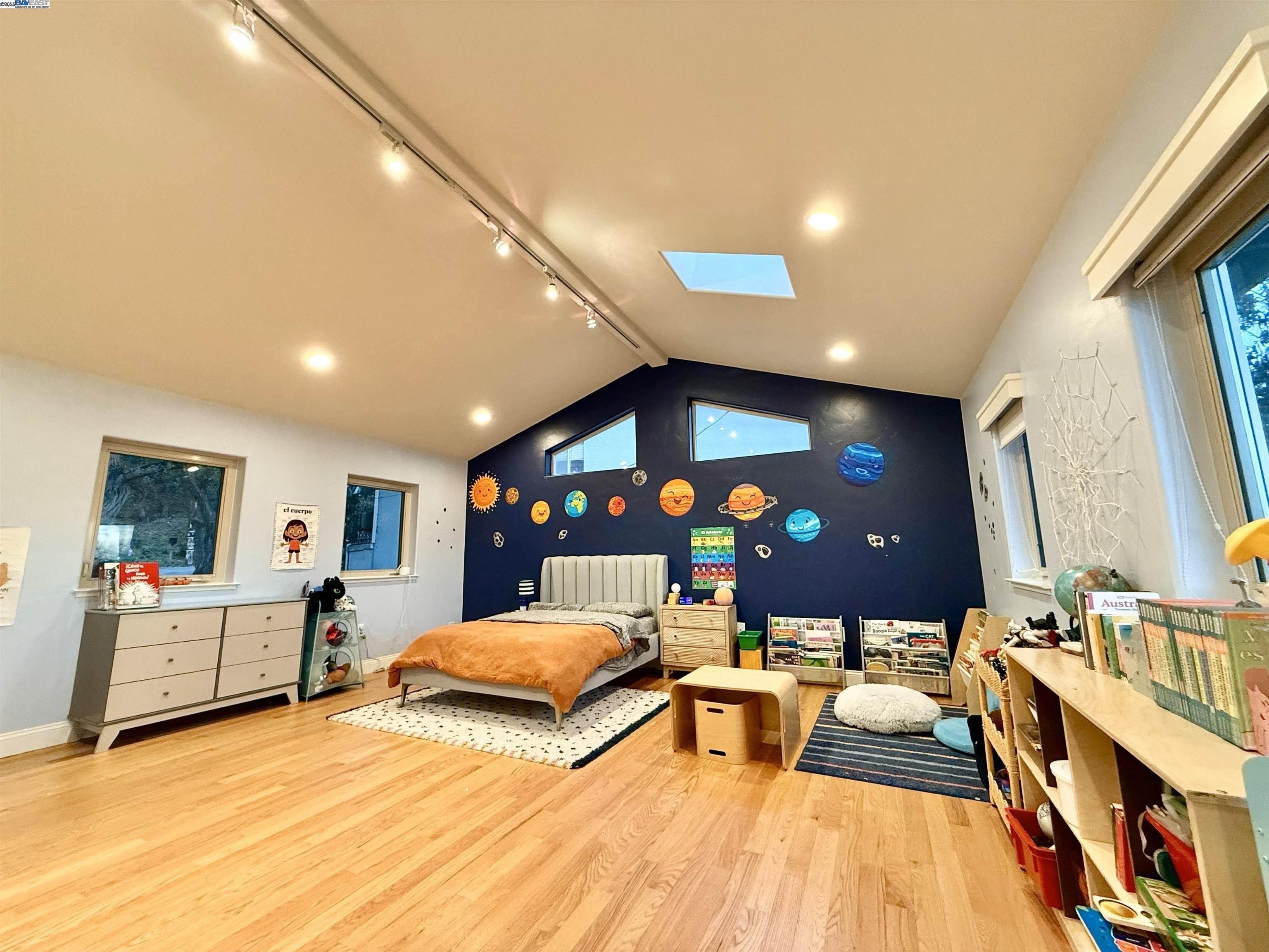 Detail Gallery Image 26 of 30 For 4400 Saint Andrews Rd, Oakland,  CA 94605 - 4 Beds | 2/1 Baths