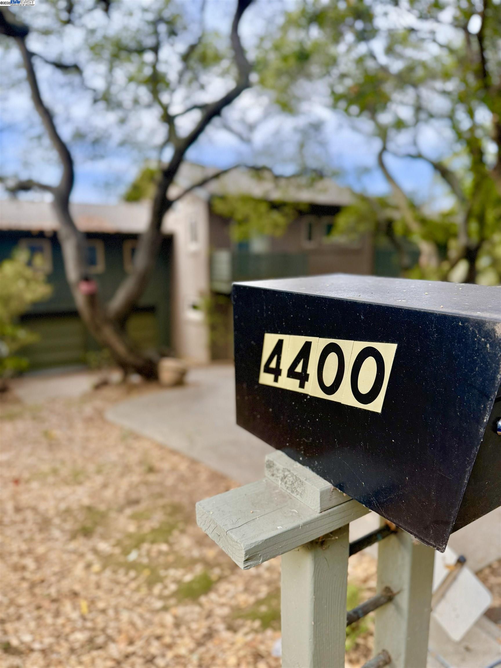 Detail Gallery Image 27 of 30 For 4400 Saint Andrews Rd, Oakland,  CA 94605 - 4 Beds | 2/1 Baths