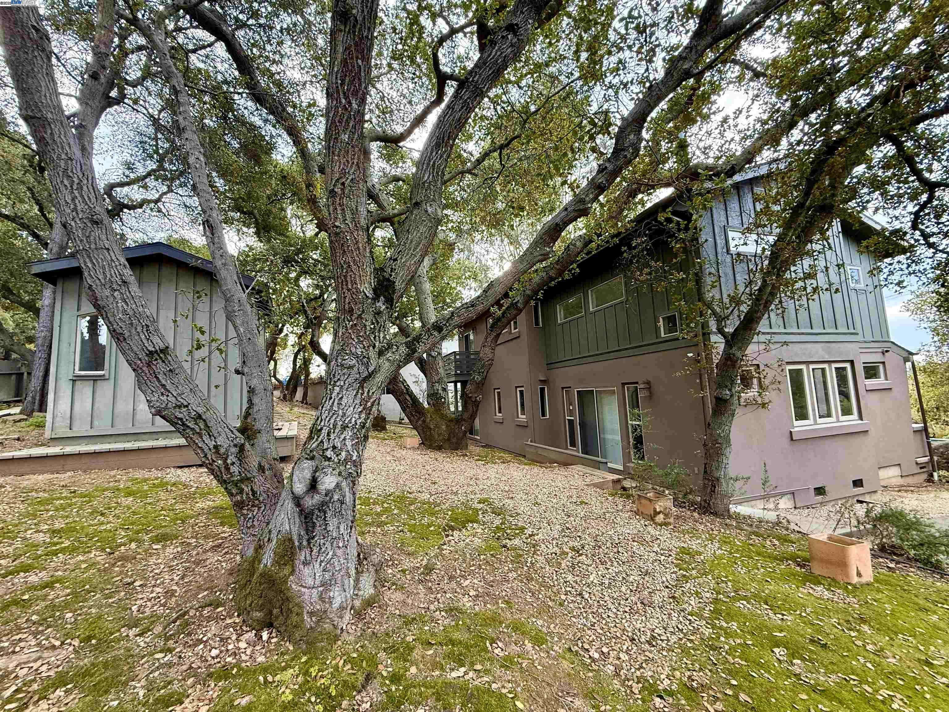 Detail Gallery Image 28 of 30 For 4400 Saint Andrews Rd, Oakland,  CA 94605 - 4 Beds | 2/1 Baths