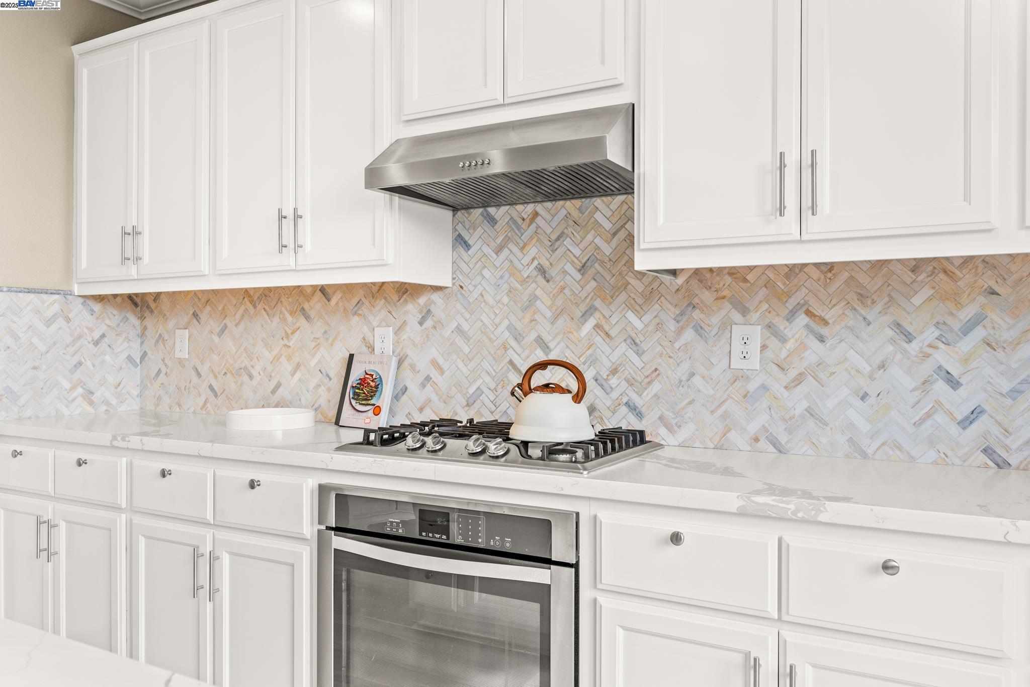 Detail Gallery Image 11 of 38 For 1525 Middle Ln, Hayward,  CA 94545 - 4 Beds | 3 Baths