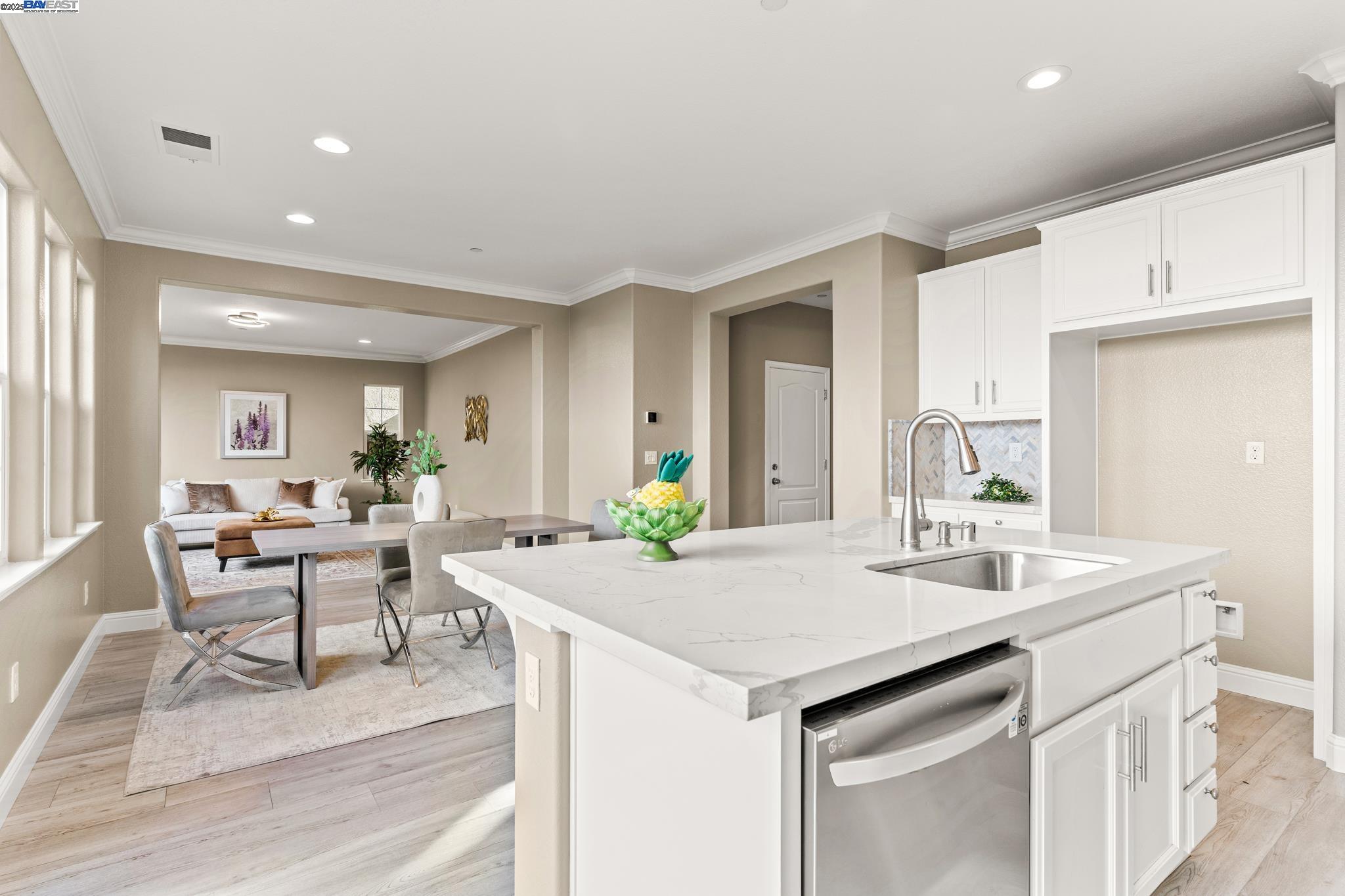 Detail Gallery Image 12 of 38 For 1525 Middle Ln, Hayward,  CA 94545 - 4 Beds | 3 Baths