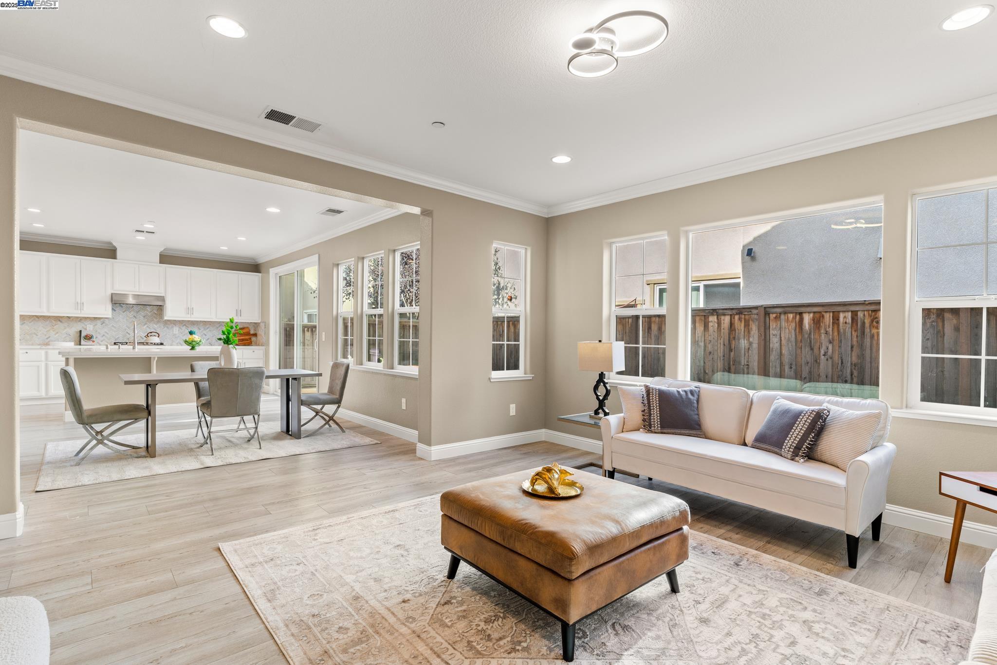 Detail Gallery Image 16 of 38 For 1525 Middle Ln, Hayward,  CA 94545 - 4 Beds | 3 Baths