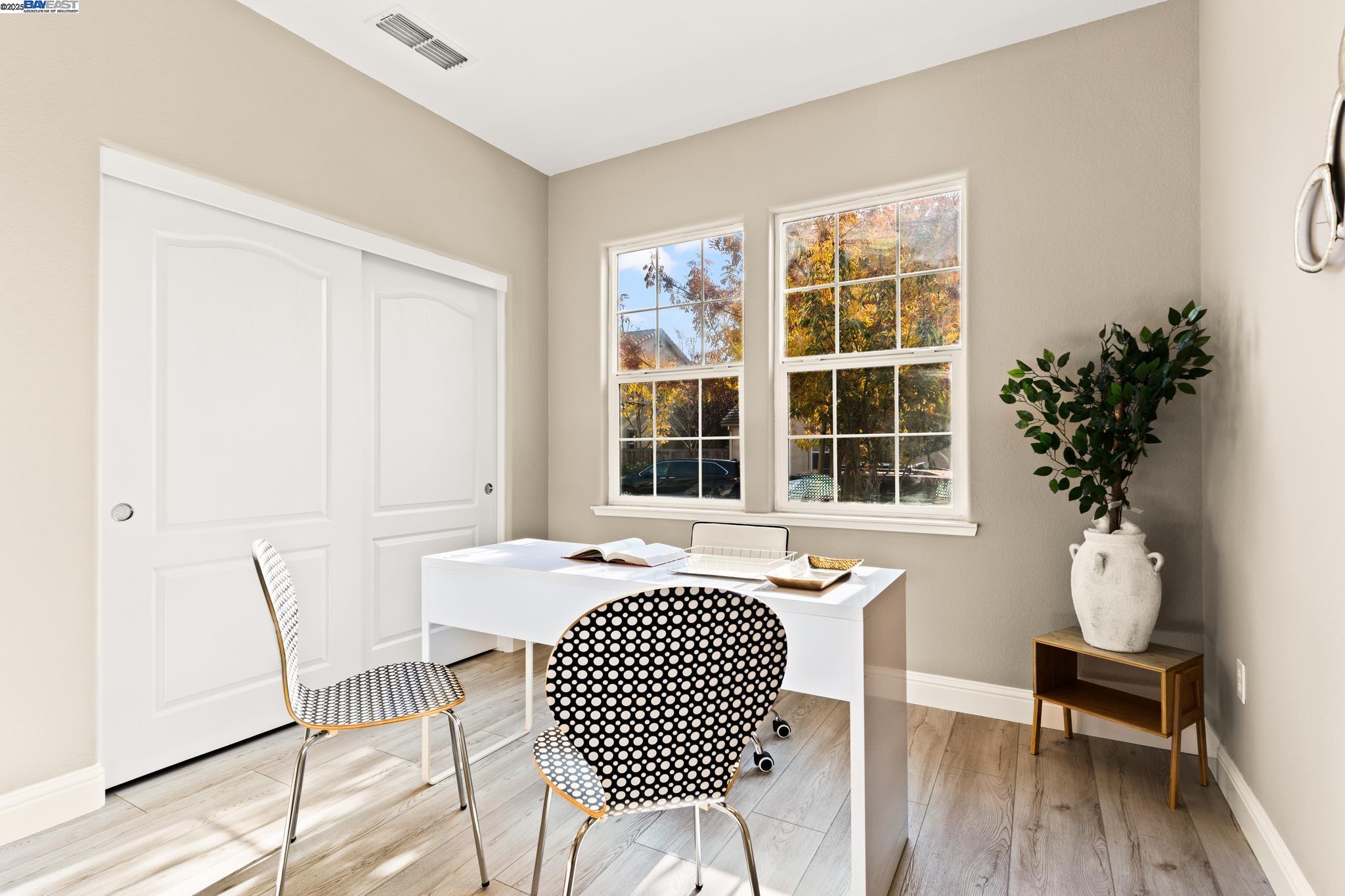 Detail Gallery Image 18 of 38 For 1525 Middle Ln, Hayward,  CA 94545 - 4 Beds | 3 Baths