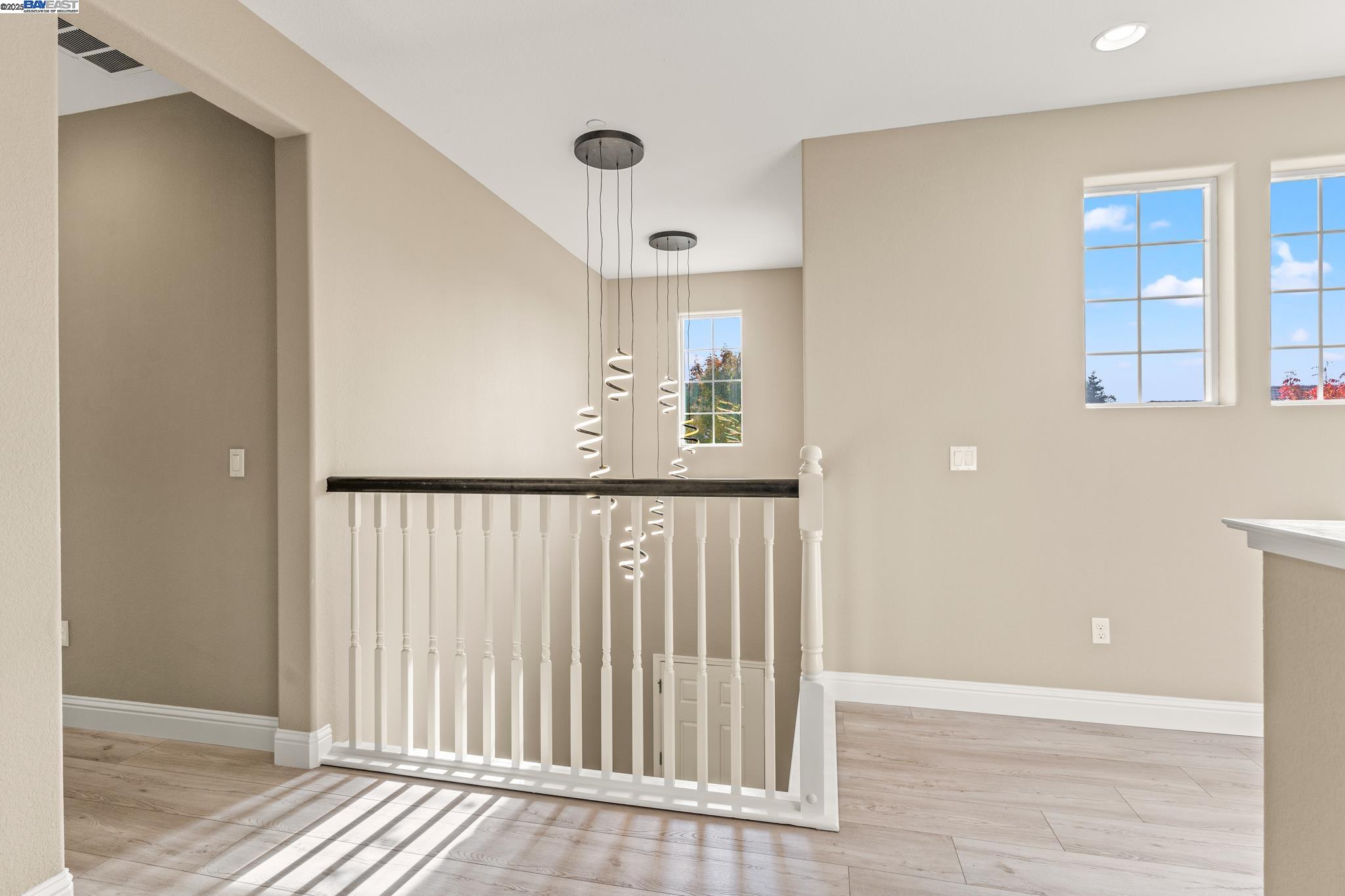 Detail Gallery Image 21 of 38 For 1525 Middle Ln, Hayward,  CA 94545 - 4 Beds | 3 Baths