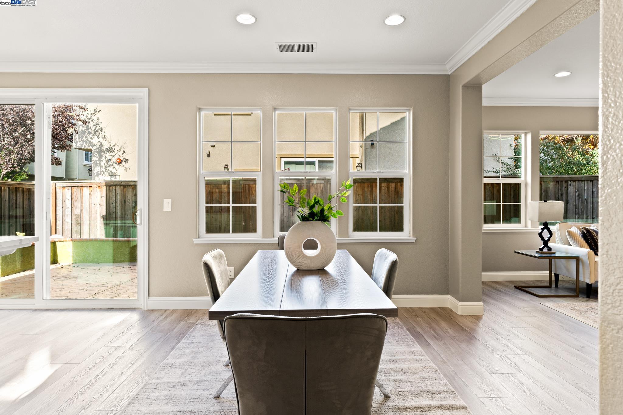 Detail Gallery Image 4 of 38 For 1525 Middle Ln, Hayward,  CA 94545 - 4 Beds | 3 Baths