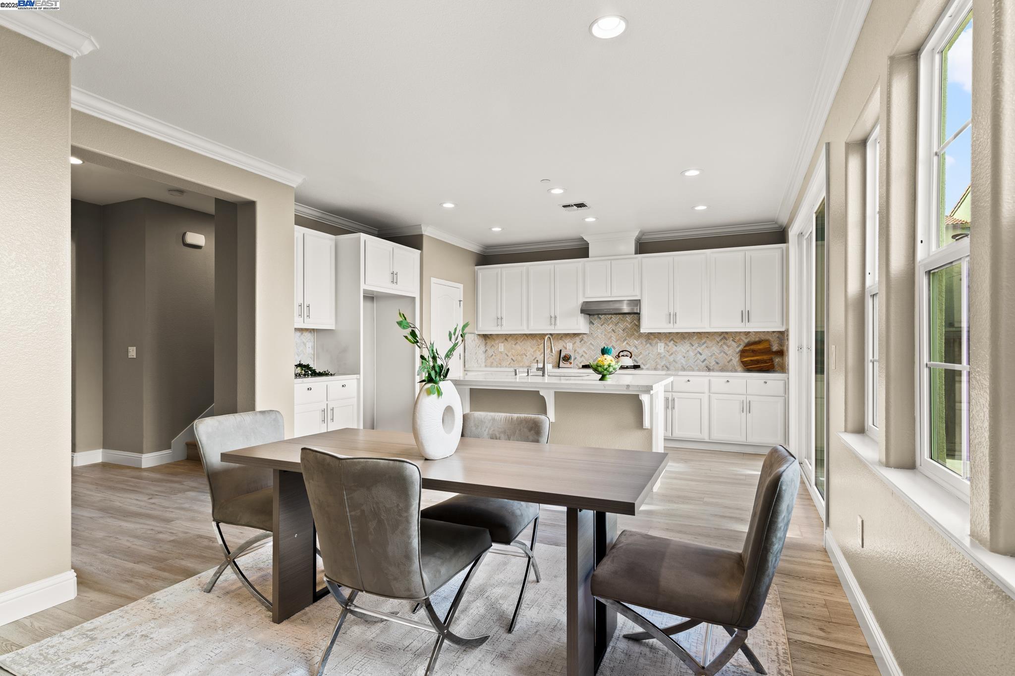 Detail Gallery Image 6 of 38 For 1525 Middle Ln, Hayward,  CA 94545 - 4 Beds | 3 Baths