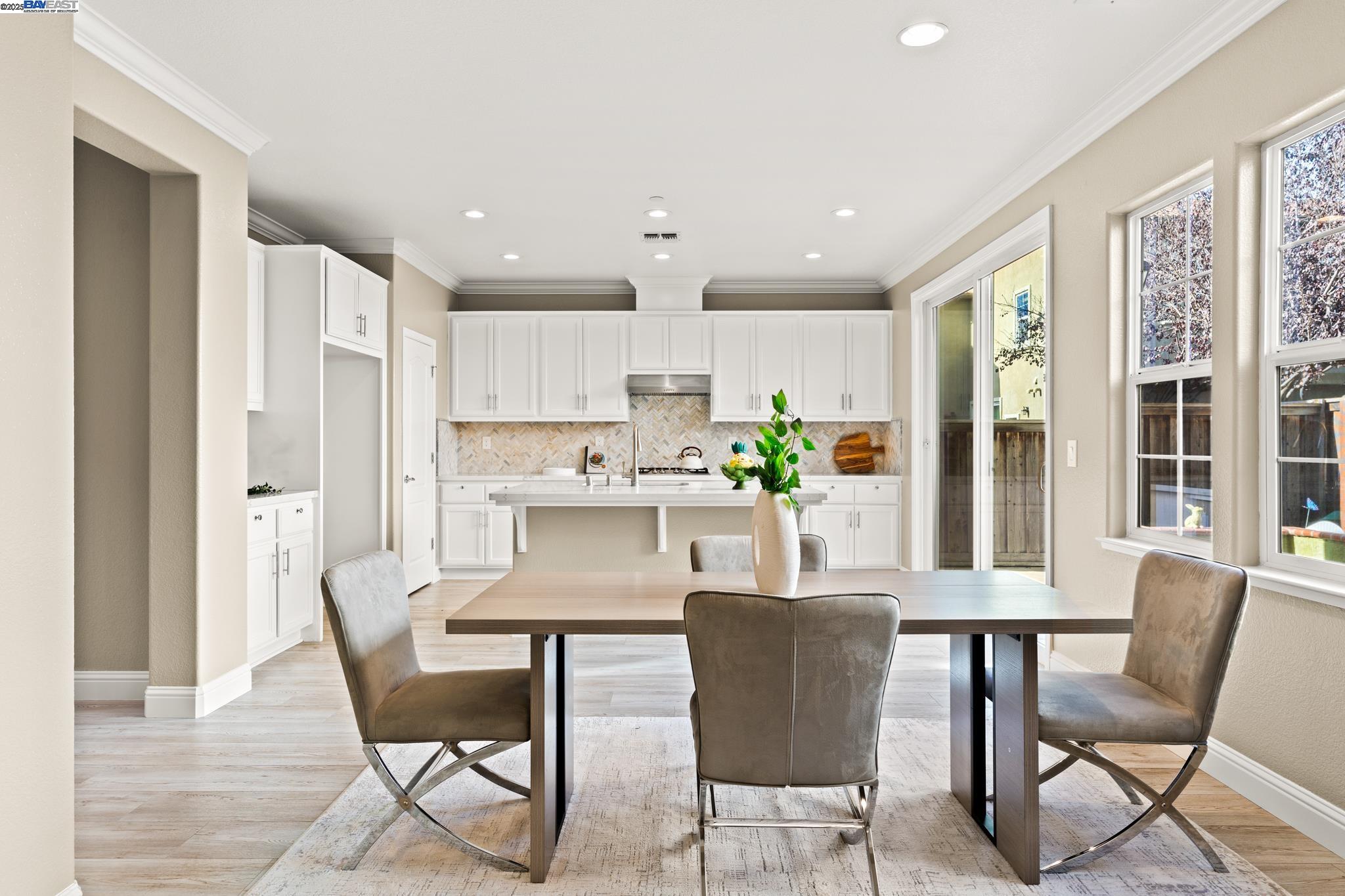 Detail Gallery Image 7 of 38 For 1525 Middle Ln, Hayward,  CA 94545 - 4 Beds | 3 Baths