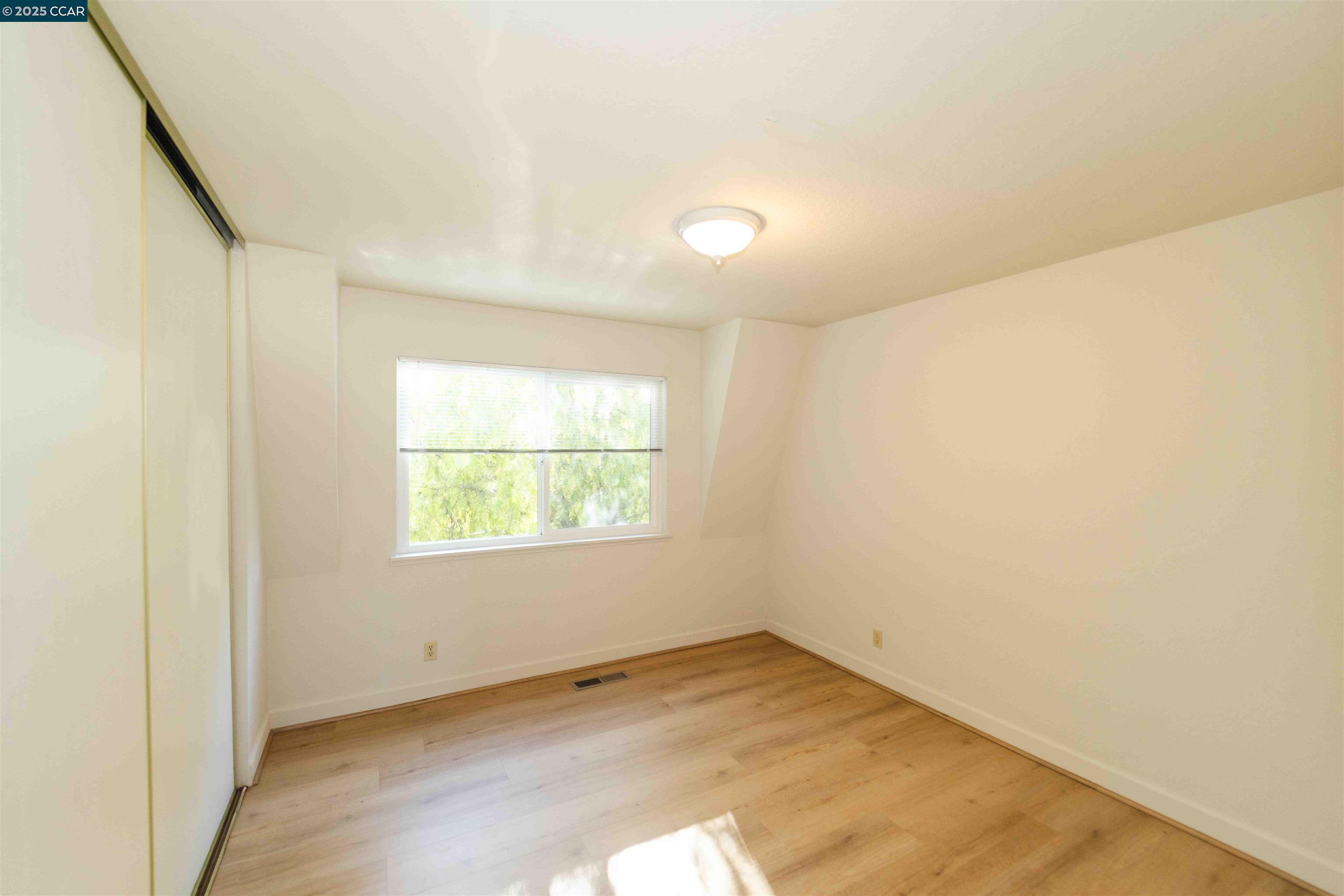 Detail Gallery Image 14 of 23 For 4811 Appian Wy #2/4,  El Sobrante,  CA 94803 - 2 Beds | 1/1 Baths