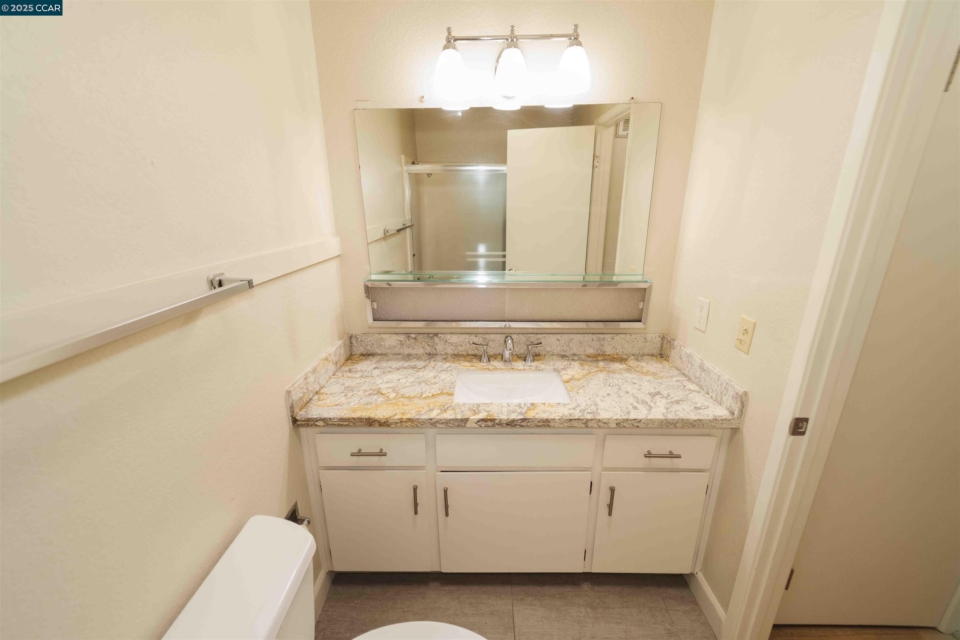 Detail Gallery Image 16 of 23 For 4811 Appian Wy #2/4,  El Sobrante,  CA 94803 - 2 Beds | 1/1 Baths