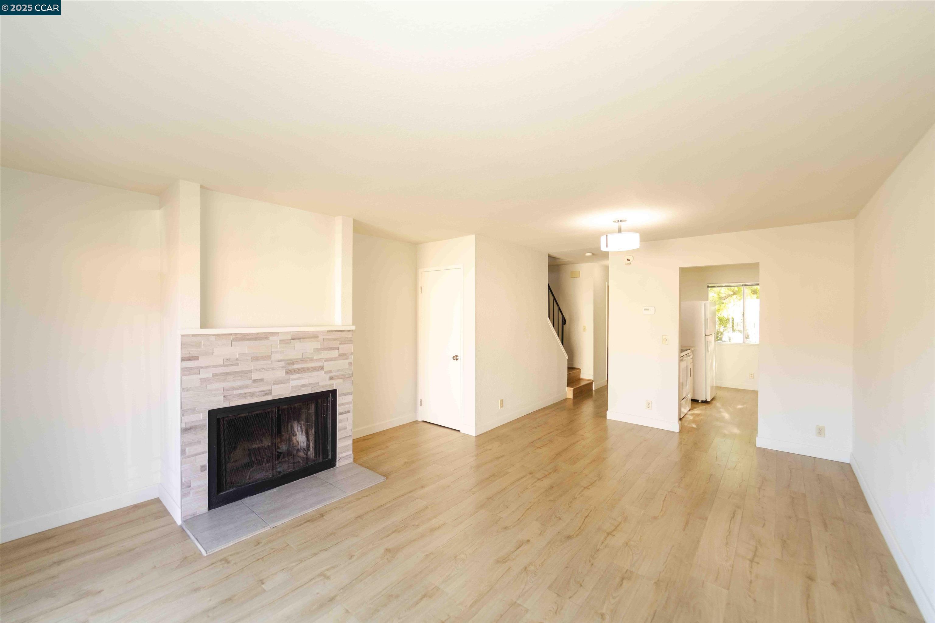 Detail Gallery Image 5 of 23 For 4811 Appian Wy #2/4,  El Sobrante,  CA 94803 - 2 Beds | 1/1 Baths