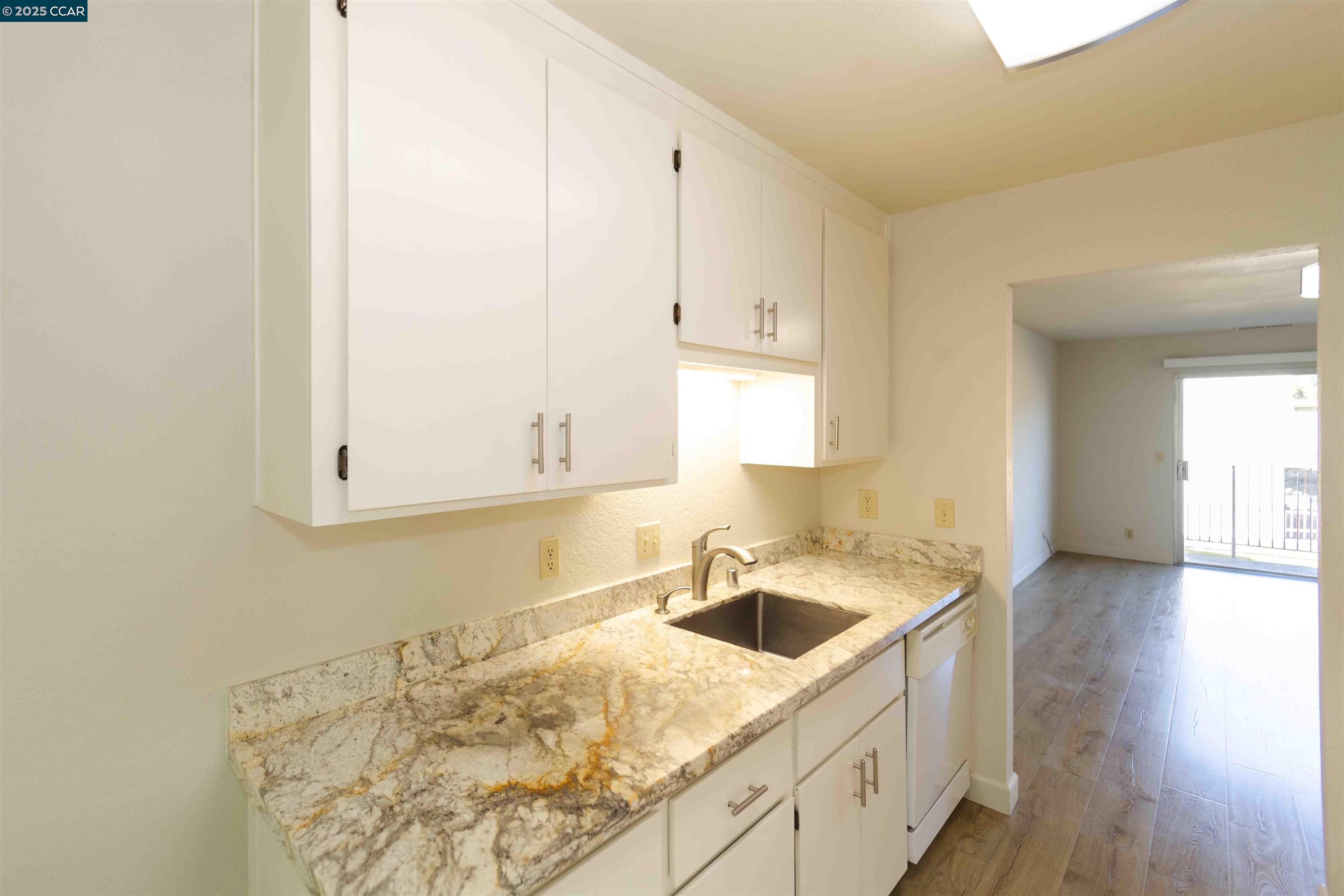 Detail Gallery Image 9 of 23 For 4811 Appian Wy #2/4,  El Sobrante,  CA 94803 - 2 Beds | 1/1 Baths