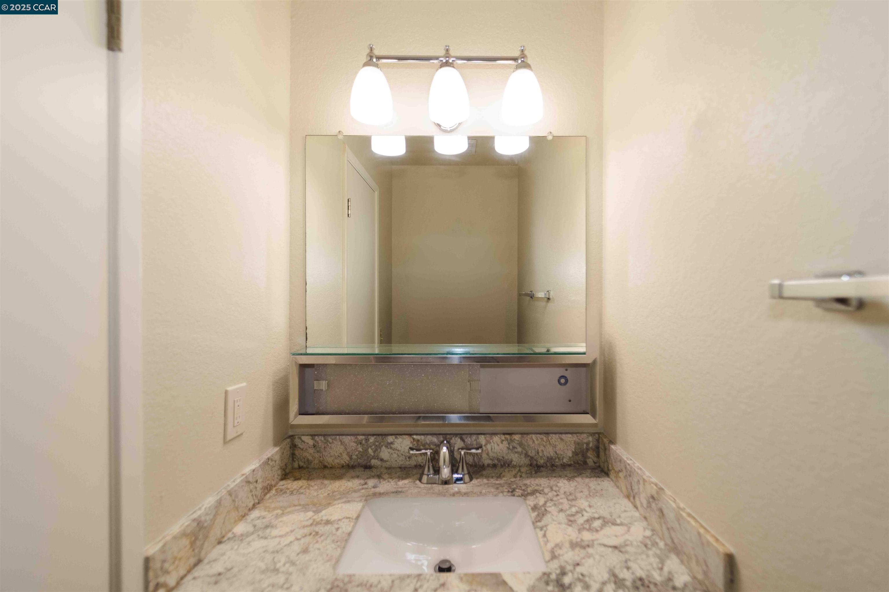 Detail Gallery Image 10 of 23 For 4811 Appian Wy #2/4,  El Sobrante,  CA 94803 - 2 Beds | 1/1 Baths