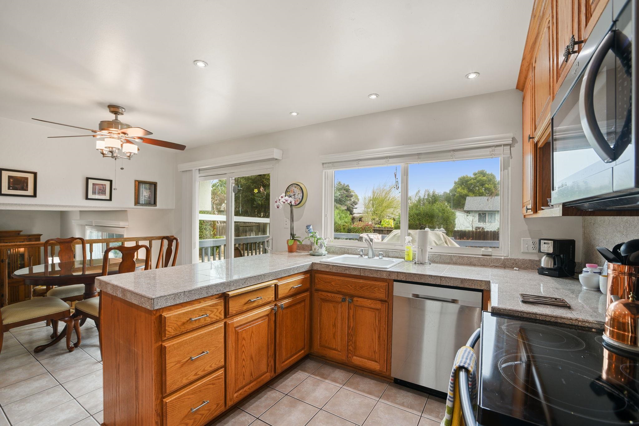 Detail Gallery Image 12 of 53 For 136 Marco Ln, Vacaville,  CA 95688 - 4 Beds | 2/1 Baths