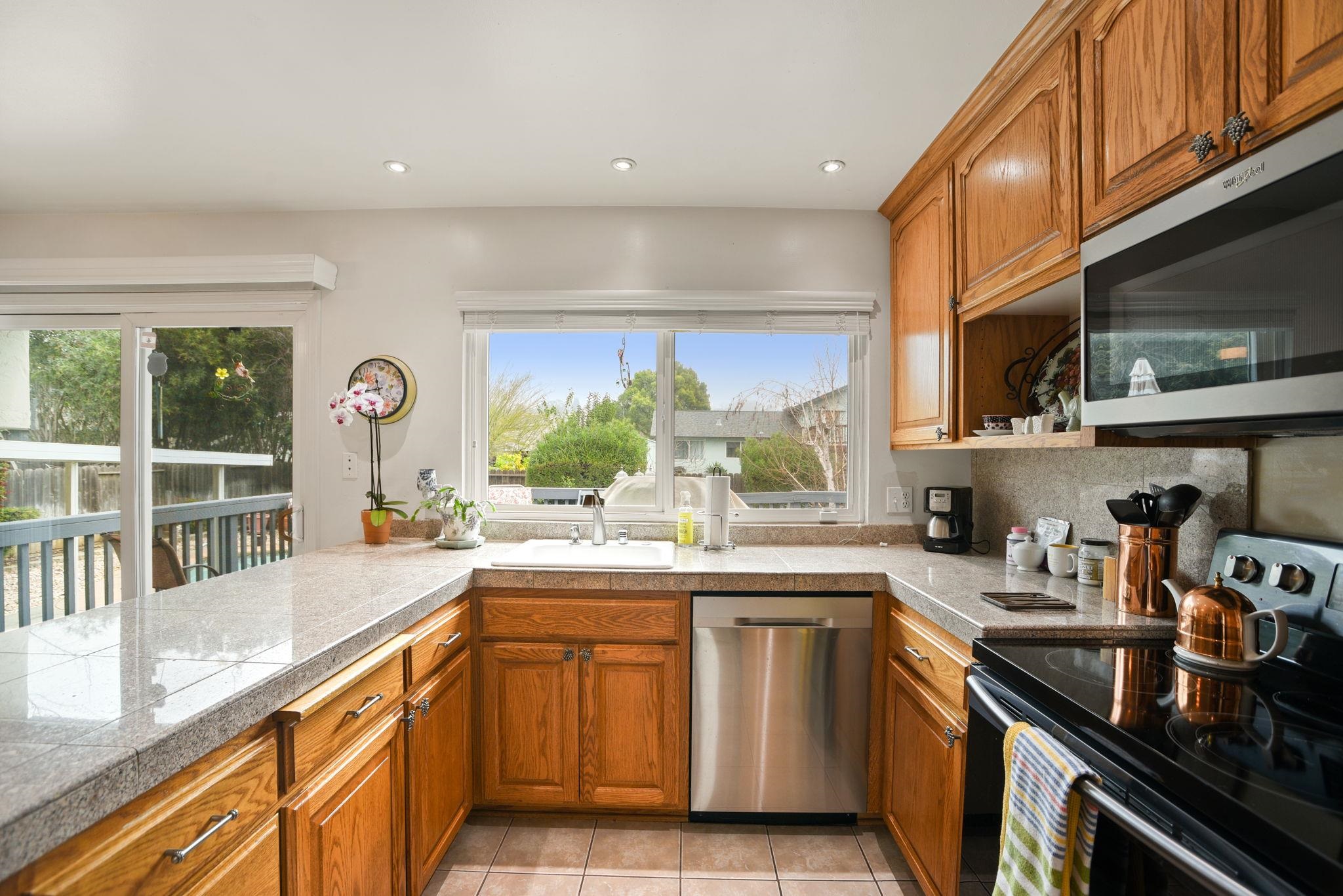 Detail Gallery Image 13 of 53 For 136 Marco Ln, Vacaville,  CA 95688 - 4 Beds | 2/1 Baths