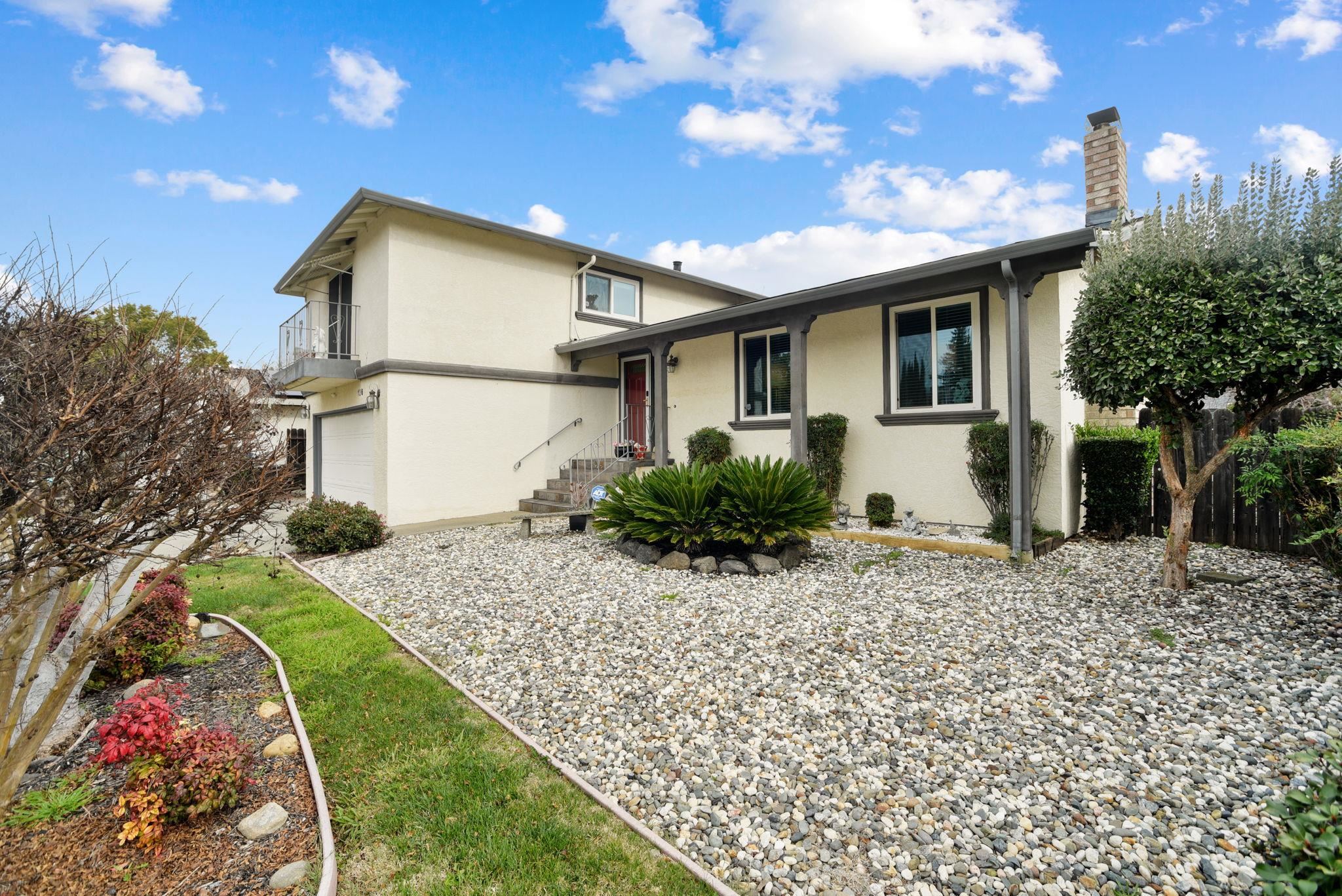 Detail Gallery Image 3 of 53 For 136 Marco Ln, Vacaville,  CA 95688 - 4 Beds | 2/1 Baths