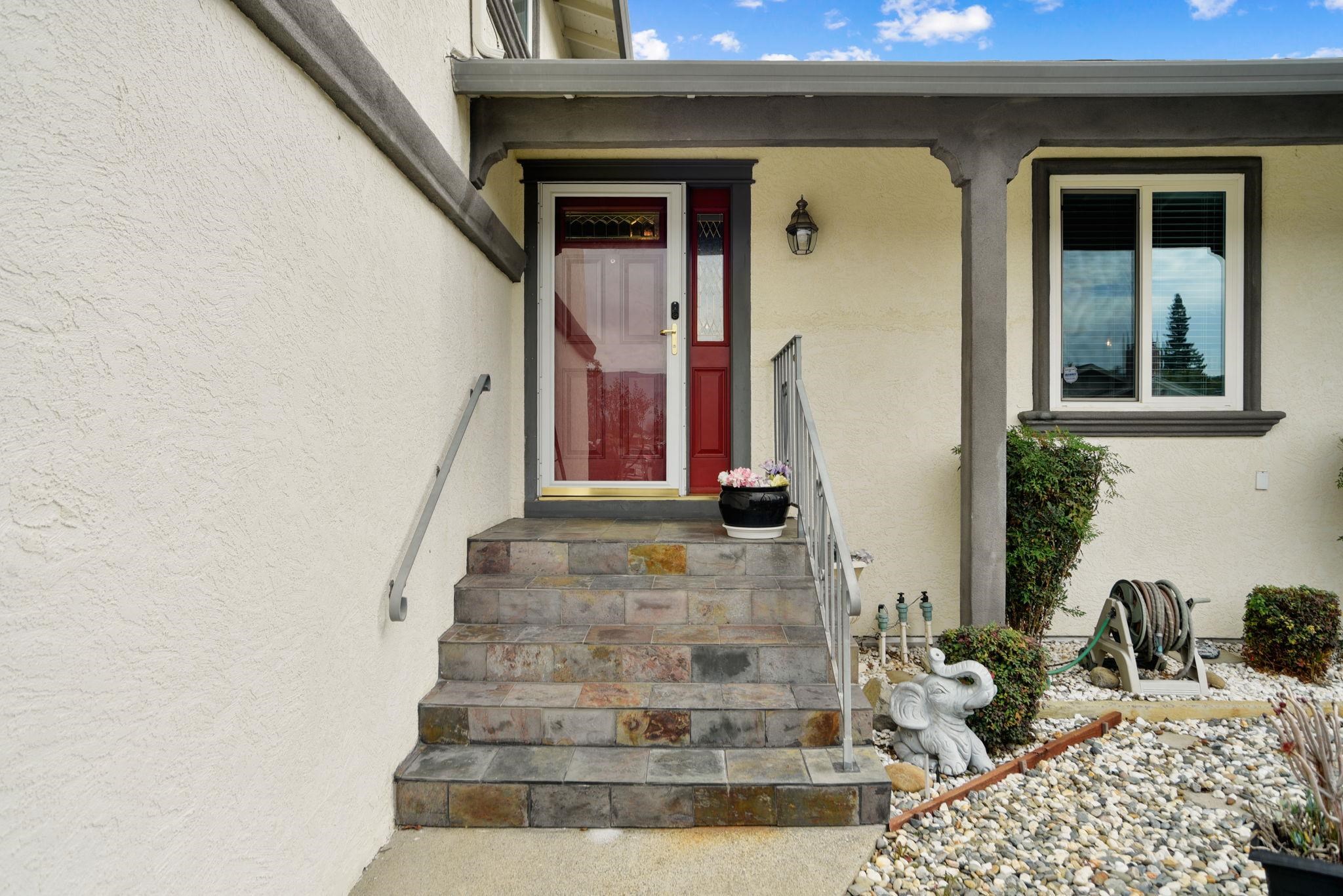 Detail Gallery Image 4 of 53 For 136 Marco Ln, Vacaville,  CA 95688 - 4 Beds | 2/1 Baths