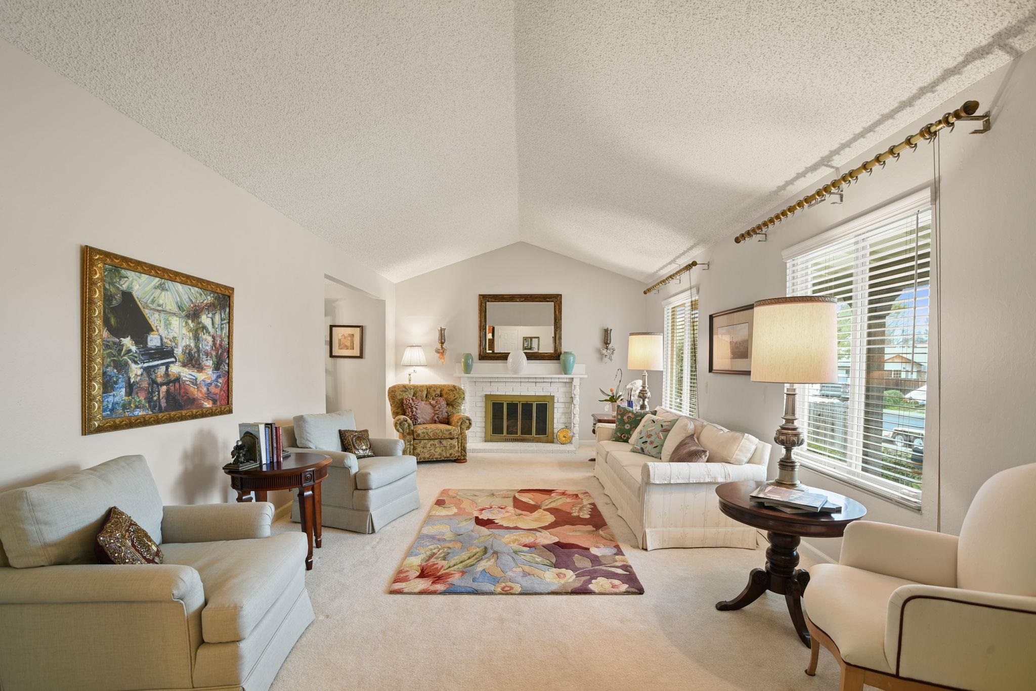 Detail Gallery Image 6 of 53 For 136 Marco Ln, Vacaville,  CA 95688 - 4 Beds | 2/1 Baths