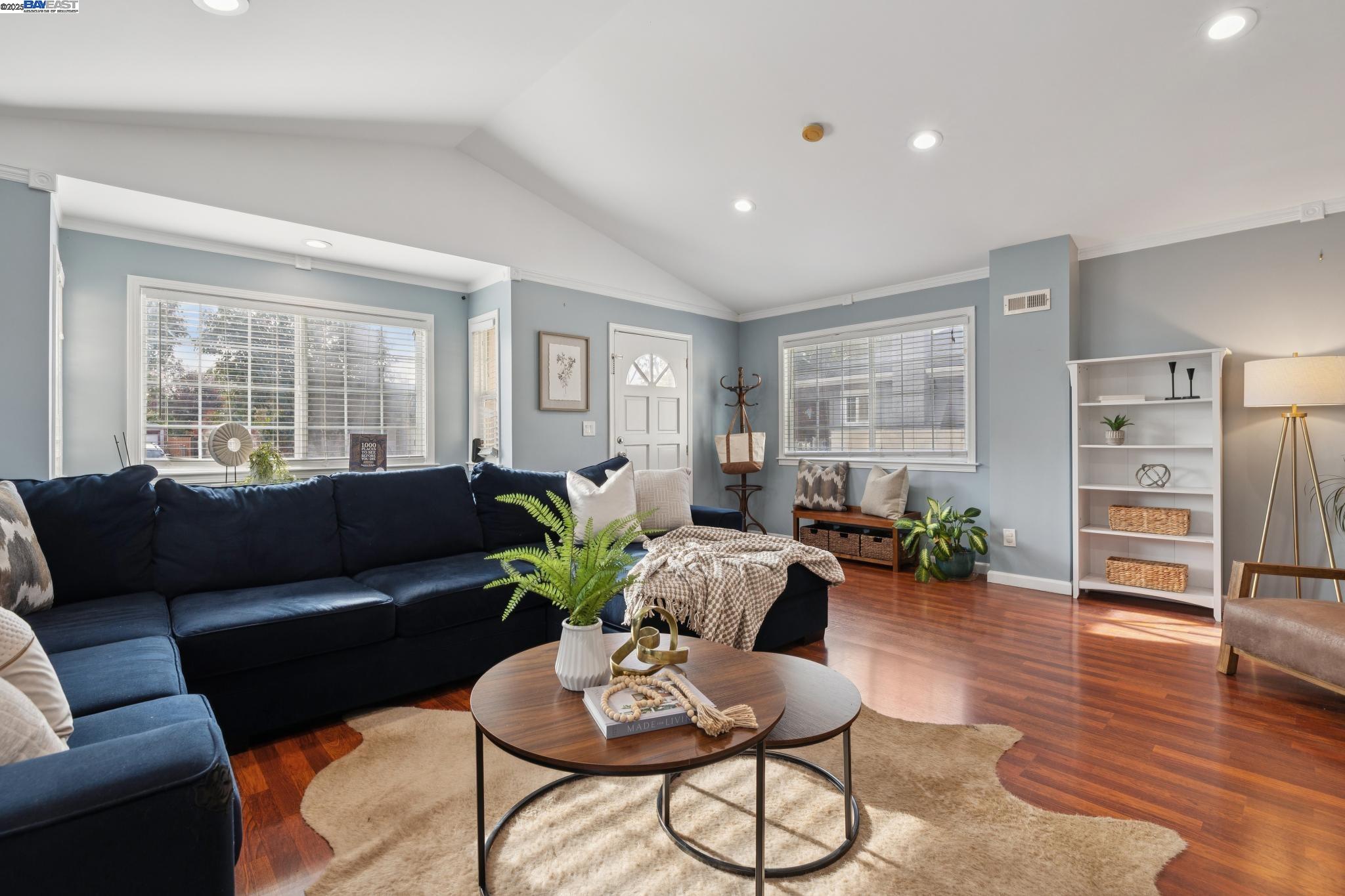 Detail Gallery Image 11 of 58 For 1815 102nd Ave, Oakland,  CA 94603 - 3 Beds | 3 Baths