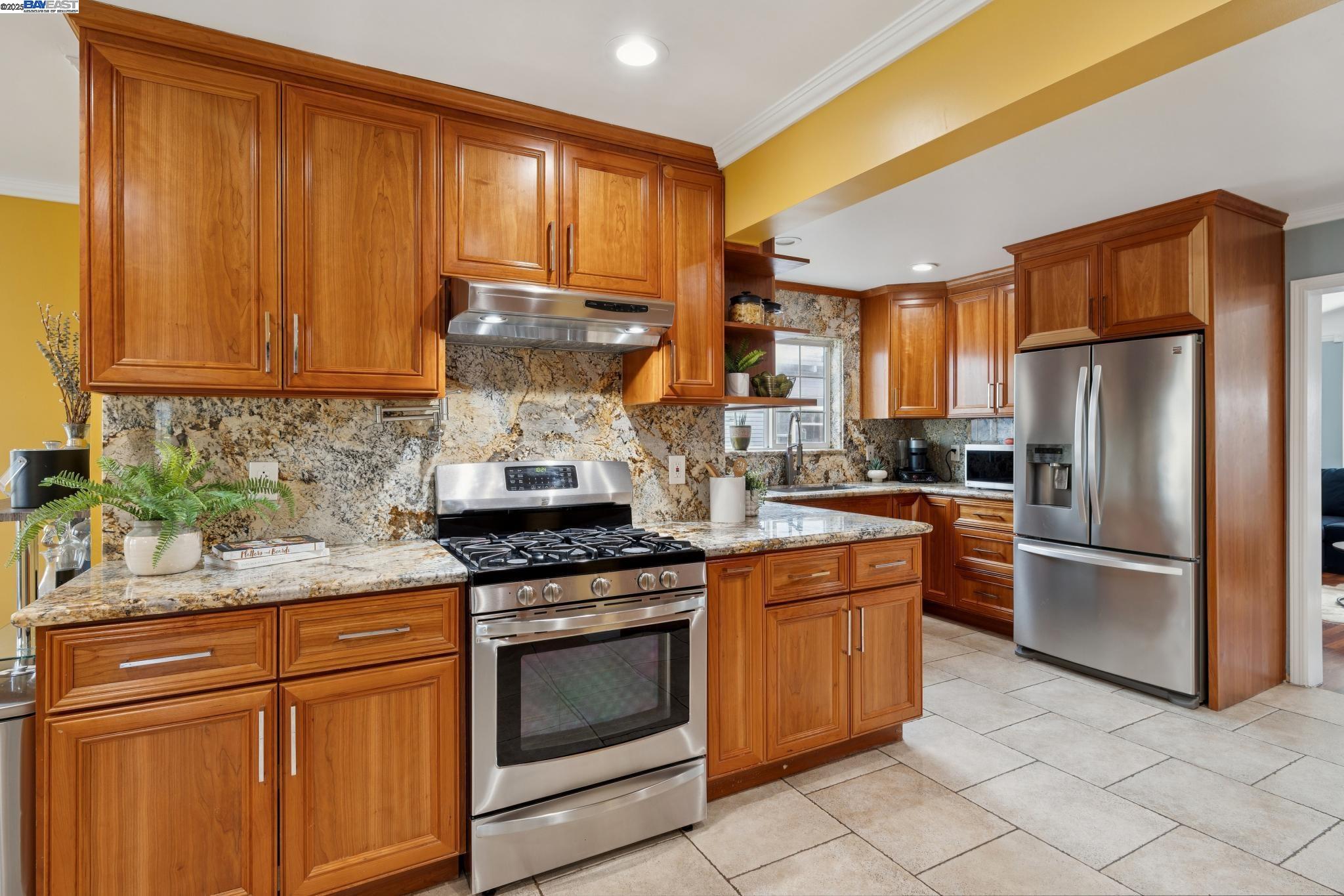 Detail Gallery Image 15 of 58 For 1815 102nd Ave, Oakland,  CA 94603 - 3 Beds | 3 Baths