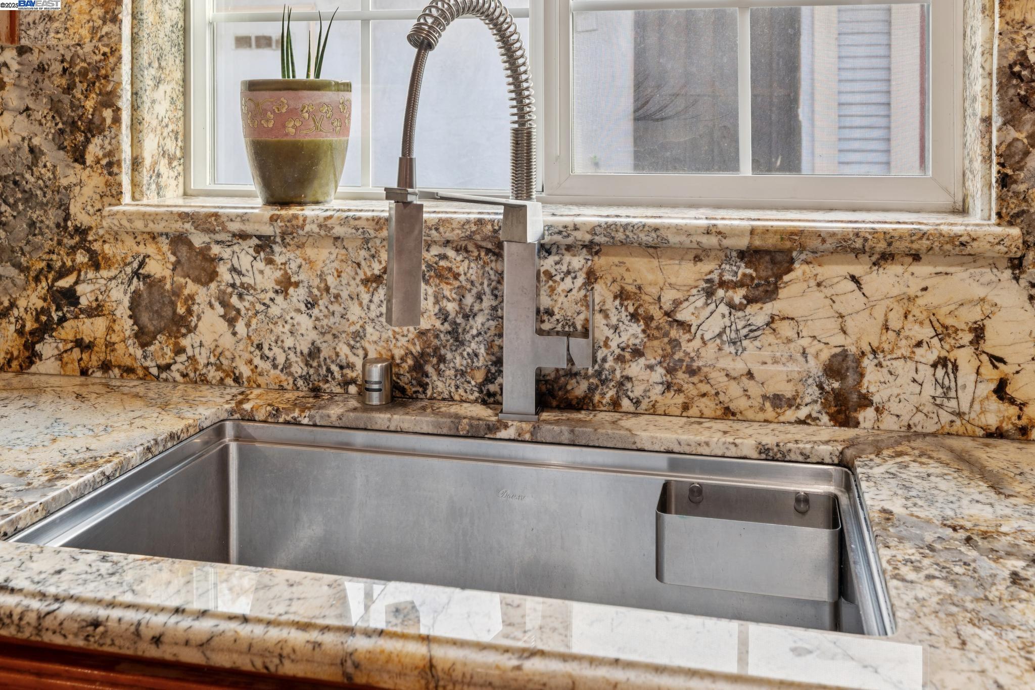 Detail Gallery Image 18 of 58 For 1815 102nd Ave, Oakland,  CA 94603 - 3 Beds | 3 Baths