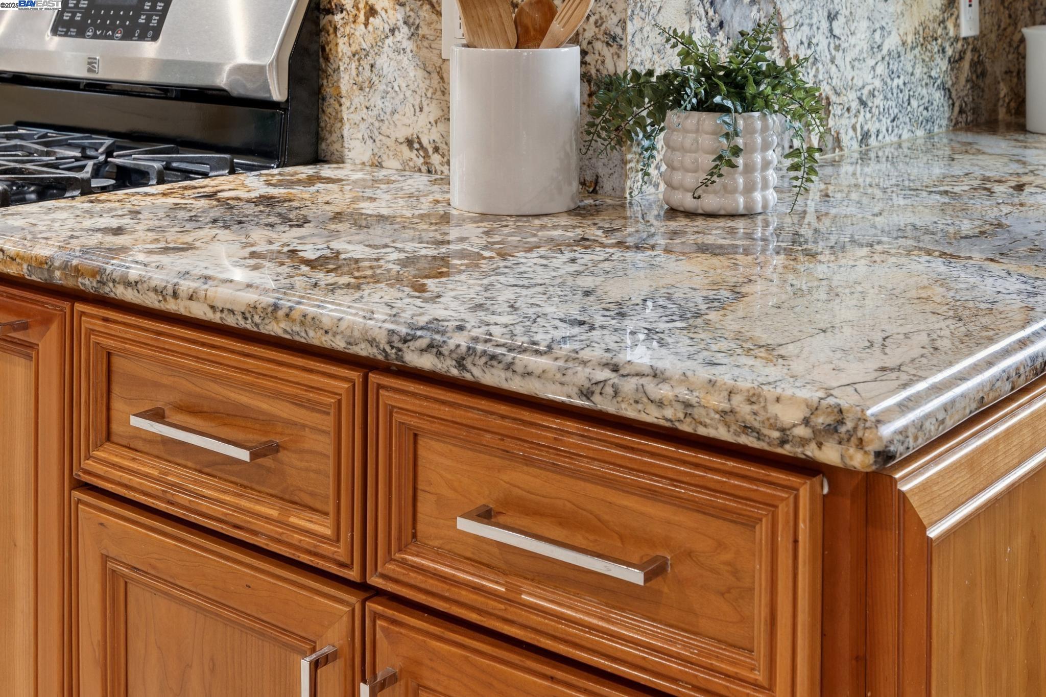 Detail Gallery Image 19 of 58 For 1815 102nd Ave, Oakland,  CA 94603 - 3 Beds | 3 Baths