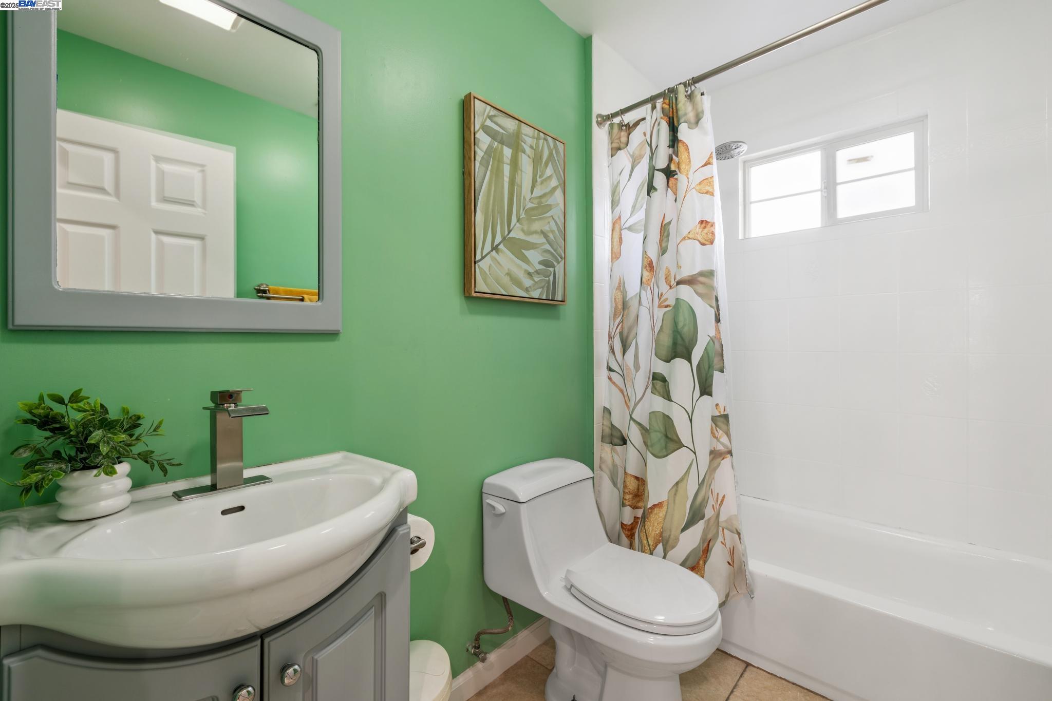 Detail Gallery Image 32 of 58 For 1815 102nd Ave, Oakland,  CA 94603 - 3 Beds | 3 Baths