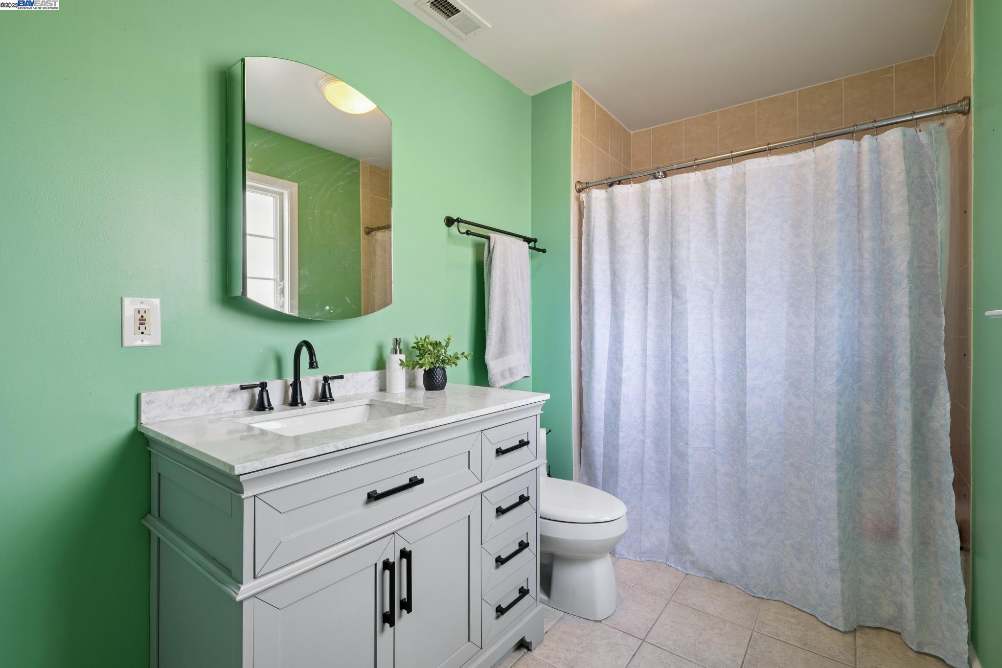 Detail Gallery Image 47 of 58 For 1815 102nd Ave, Oakland,  CA 94603 - 3 Beds | 3 Baths