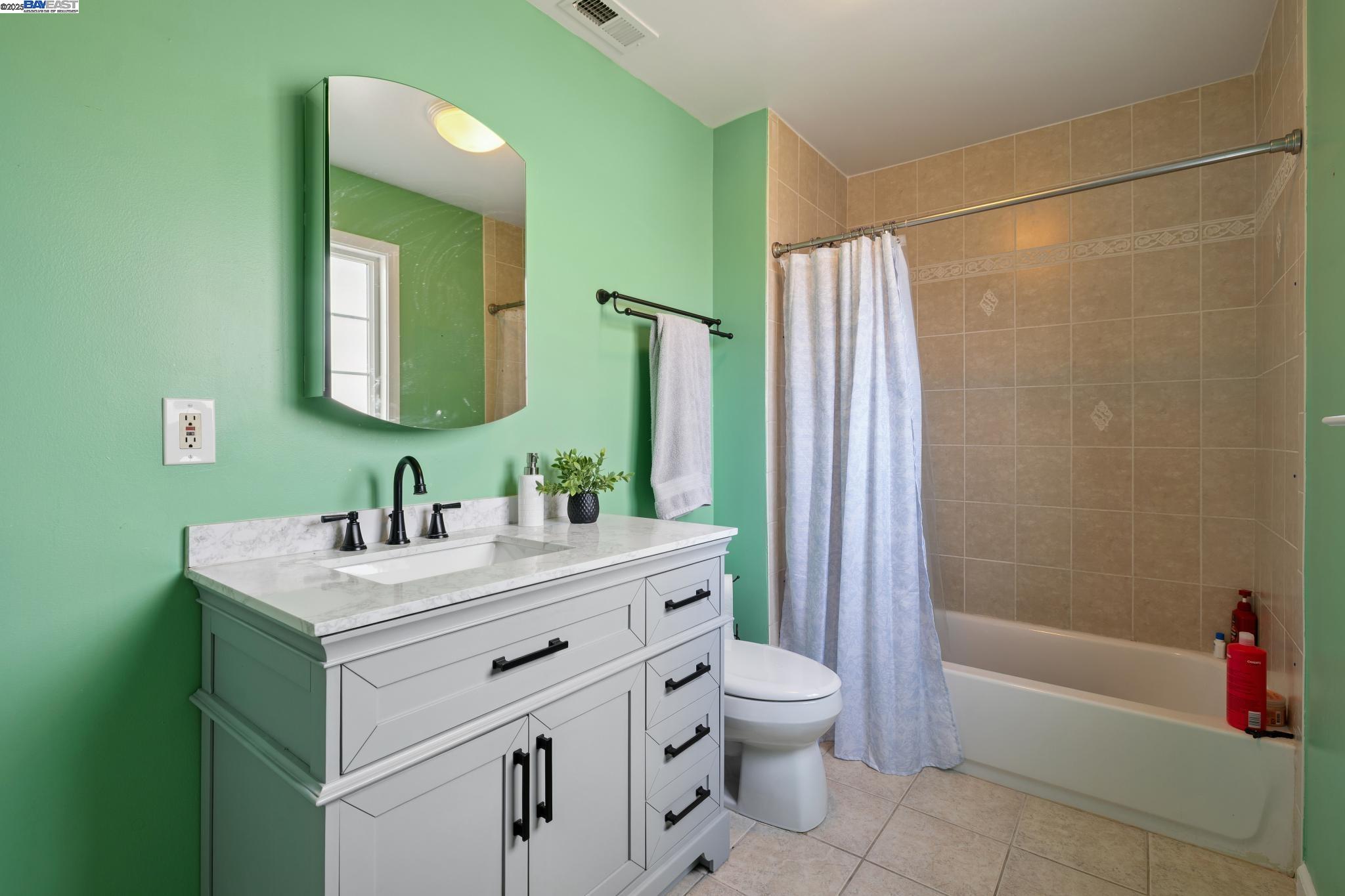 Detail Gallery Image 48 of 58 For 1815 102nd Ave, Oakland,  CA 94603 - 3 Beds | 3 Baths