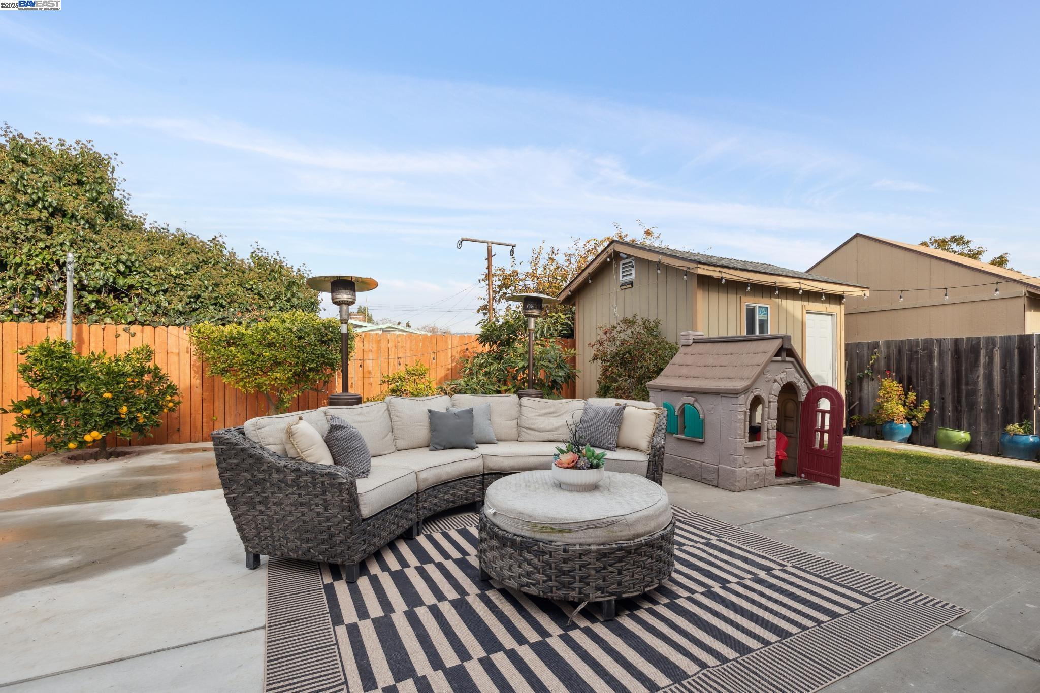 Detail Gallery Image 52 of 58 For 1815 102nd Ave, Oakland,  CA 94603 - 3 Beds | 3 Baths