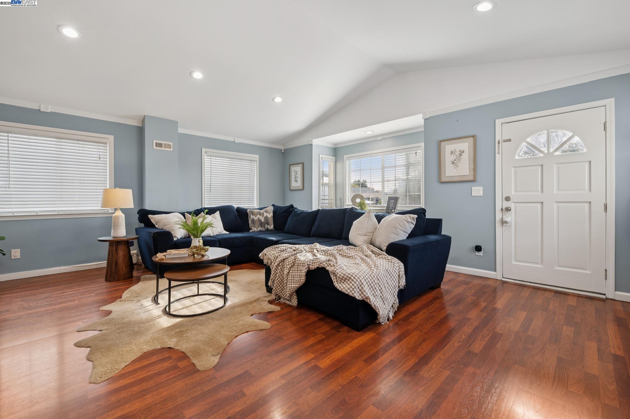 Detail Gallery Image 8 of 58 For 1815 102nd Ave, Oakland,  CA 94603 - 3 Beds | 3 Baths