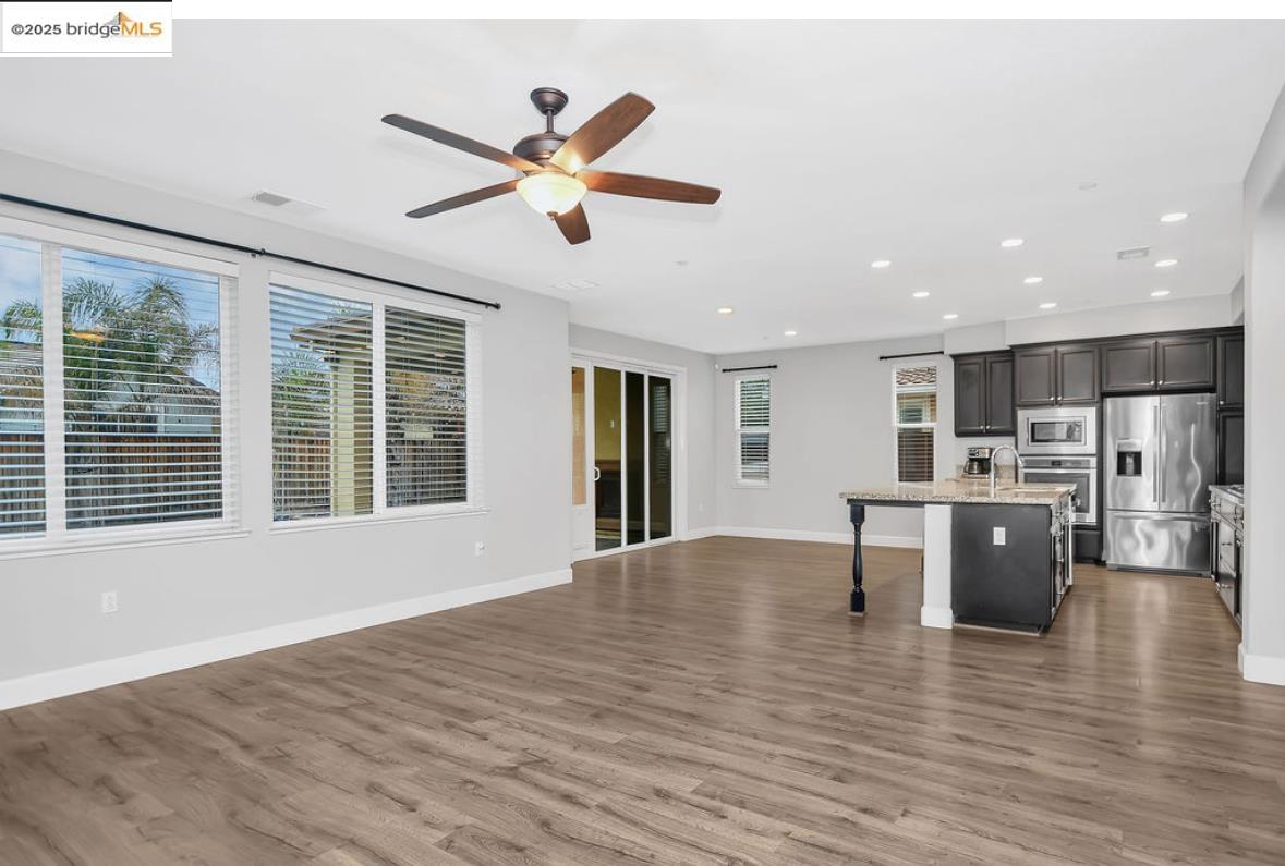 Detail Gallery Image 7 of 39 For 8461 Pinehollow Cir, Discovery Bay,  CA 94505 - 4 Beds | 3 Baths