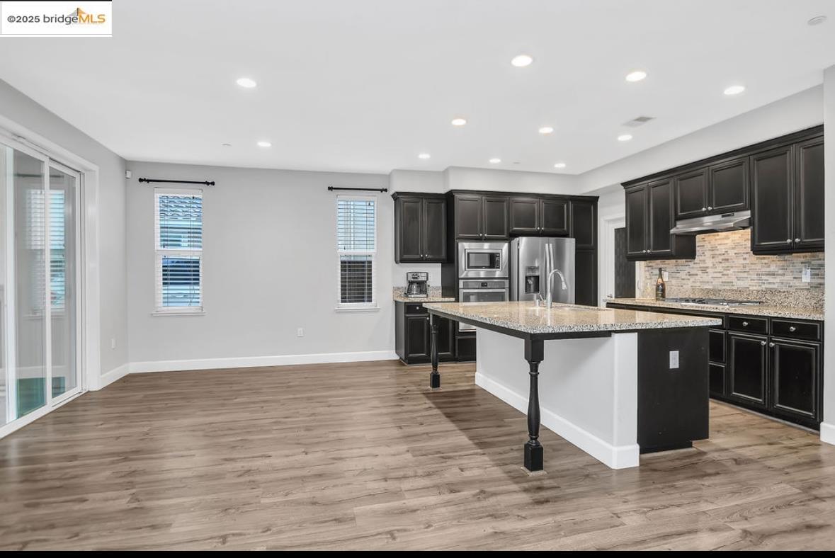 Detail Gallery Image 8 of 39 For 8461 Pinehollow Cir, Discovery Bay,  CA 94505 - 4 Beds | 3 Baths