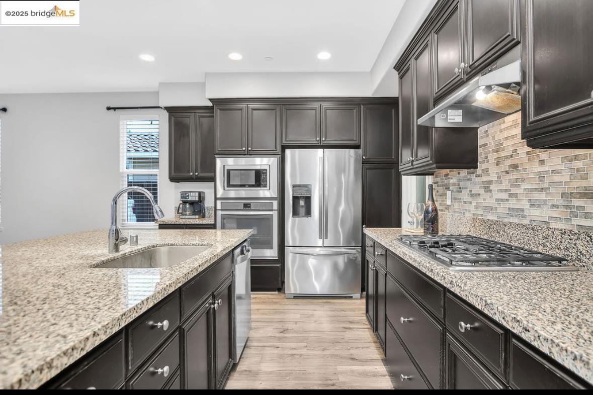 Detail Gallery Image 9 of 39 For 8461 Pinehollow Cir, Discovery Bay,  CA 94505 - 4 Beds | 3 Baths