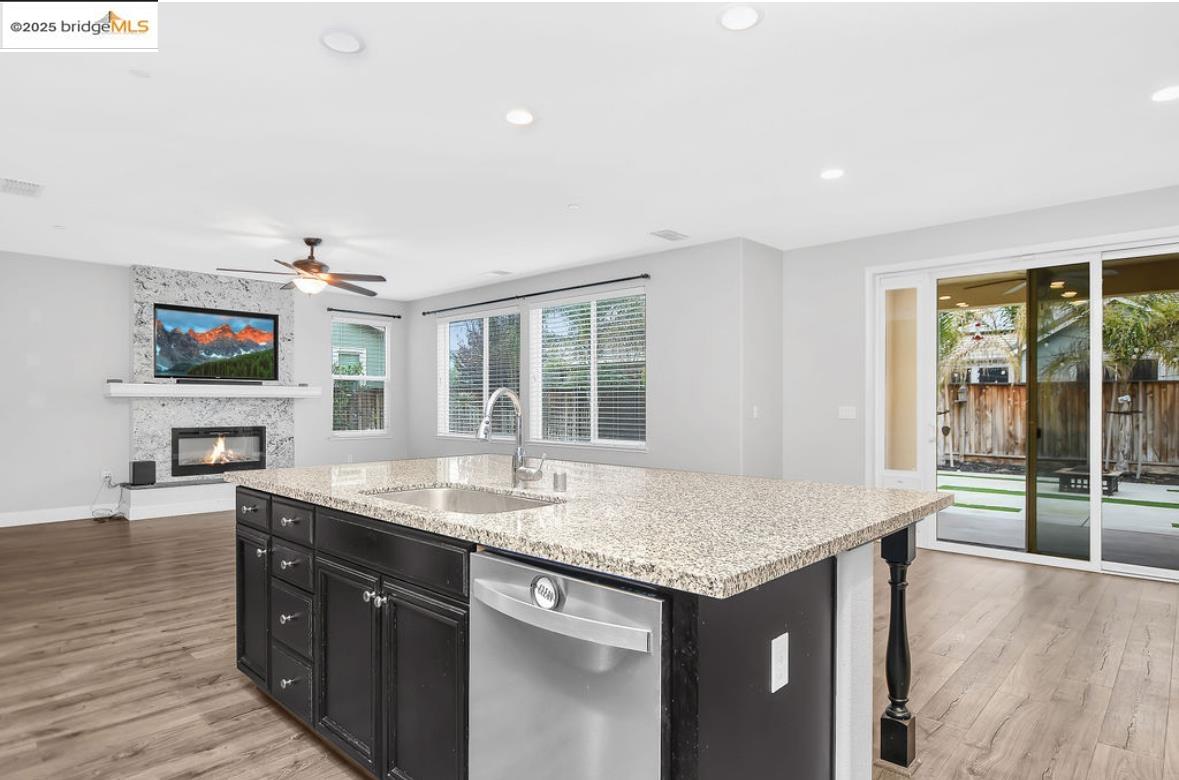 Detail Gallery Image 10 of 39 For 8461 Pinehollow Cir, Discovery Bay,  CA 94505 - 4 Beds | 3 Baths