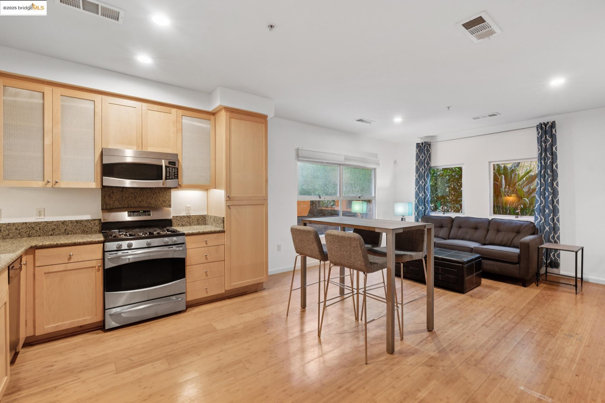 Detail Gallery Image 15 of 22 For 6466 Hollis Street #248,  Emeryville,  CA 94608 - 1 Beds | 1 Baths