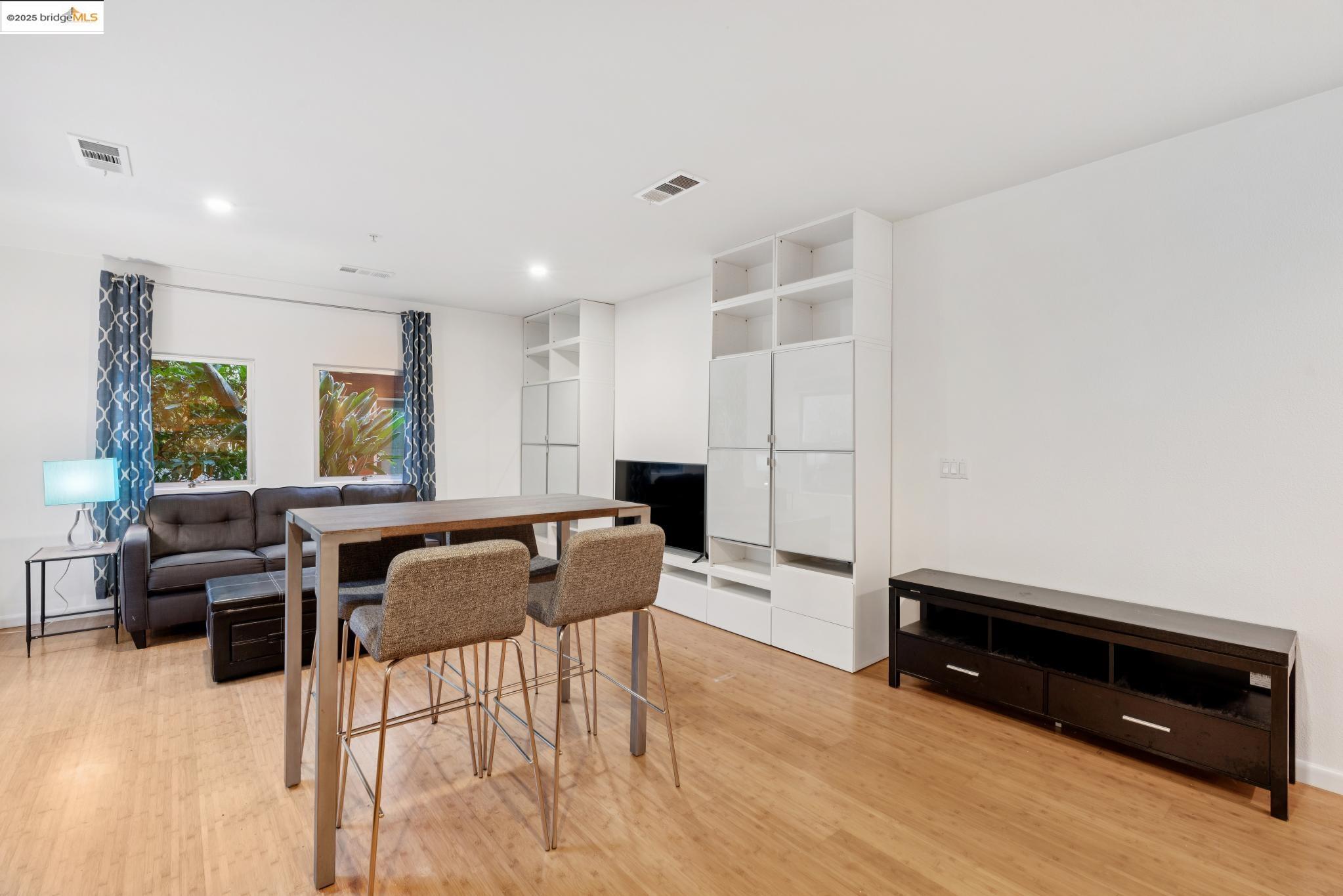 Detail Gallery Image 16 of 22 For 6466 Hollis Street #248,  Emeryville,  CA 94608 - 1 Beds | 1 Baths