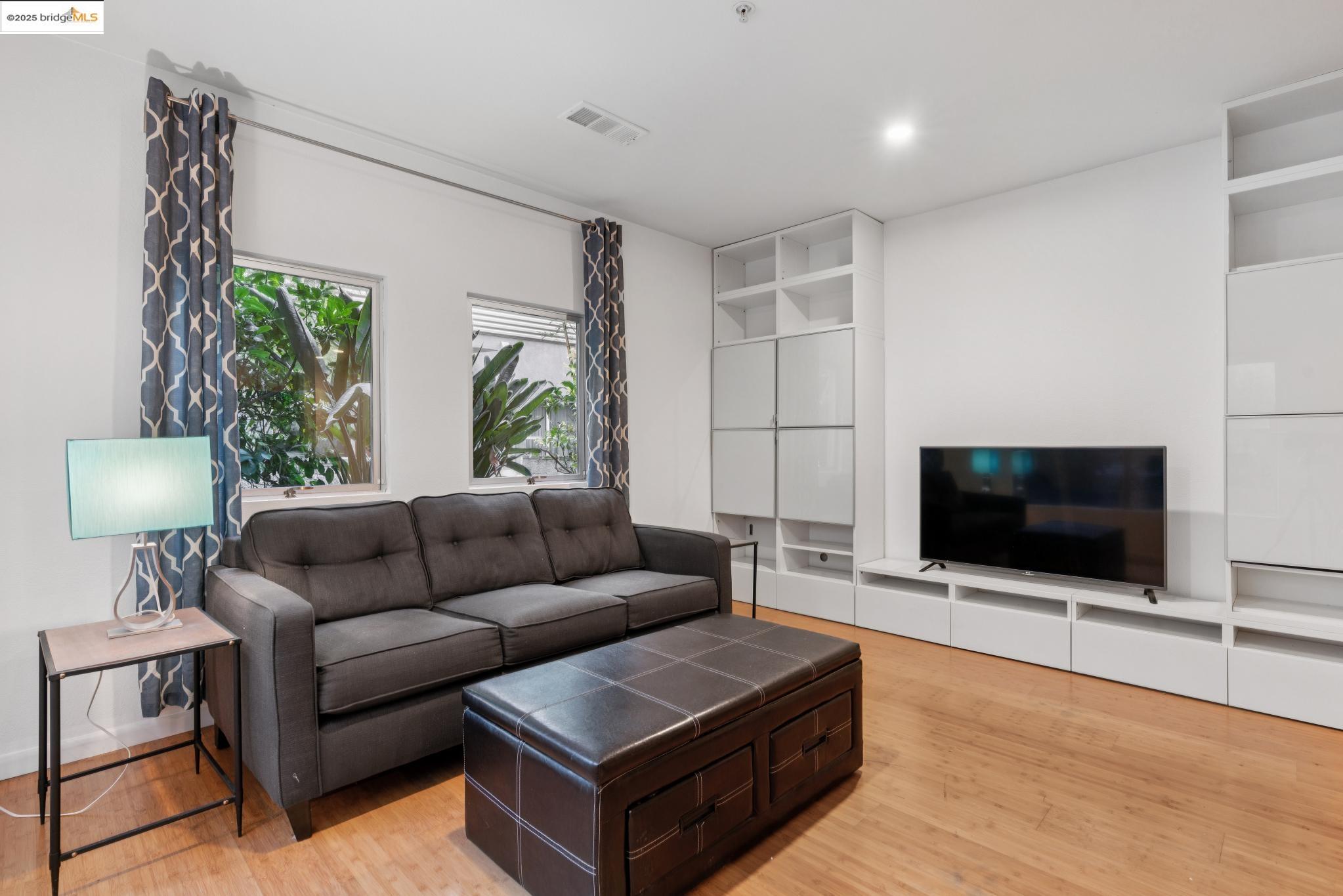 Detail Gallery Image 8 of 22 For 6466 Hollis Street #248,  Emeryville,  CA 94608 - 1 Beds | 1 Baths