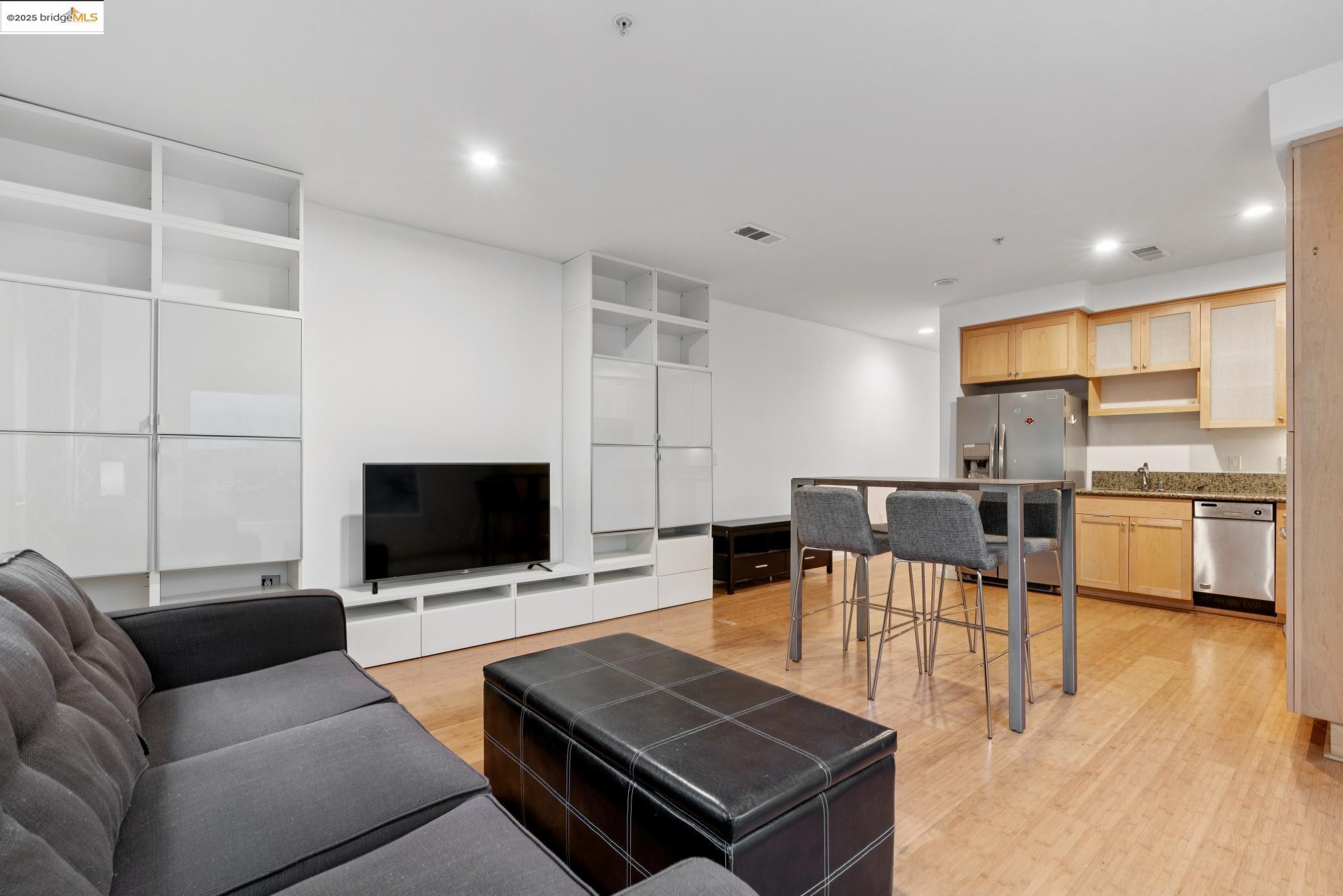 Detail Gallery Image 10 of 22 For 6466 Hollis Street #248,  Emeryville,  CA 94608 - 1 Beds | 1 Baths