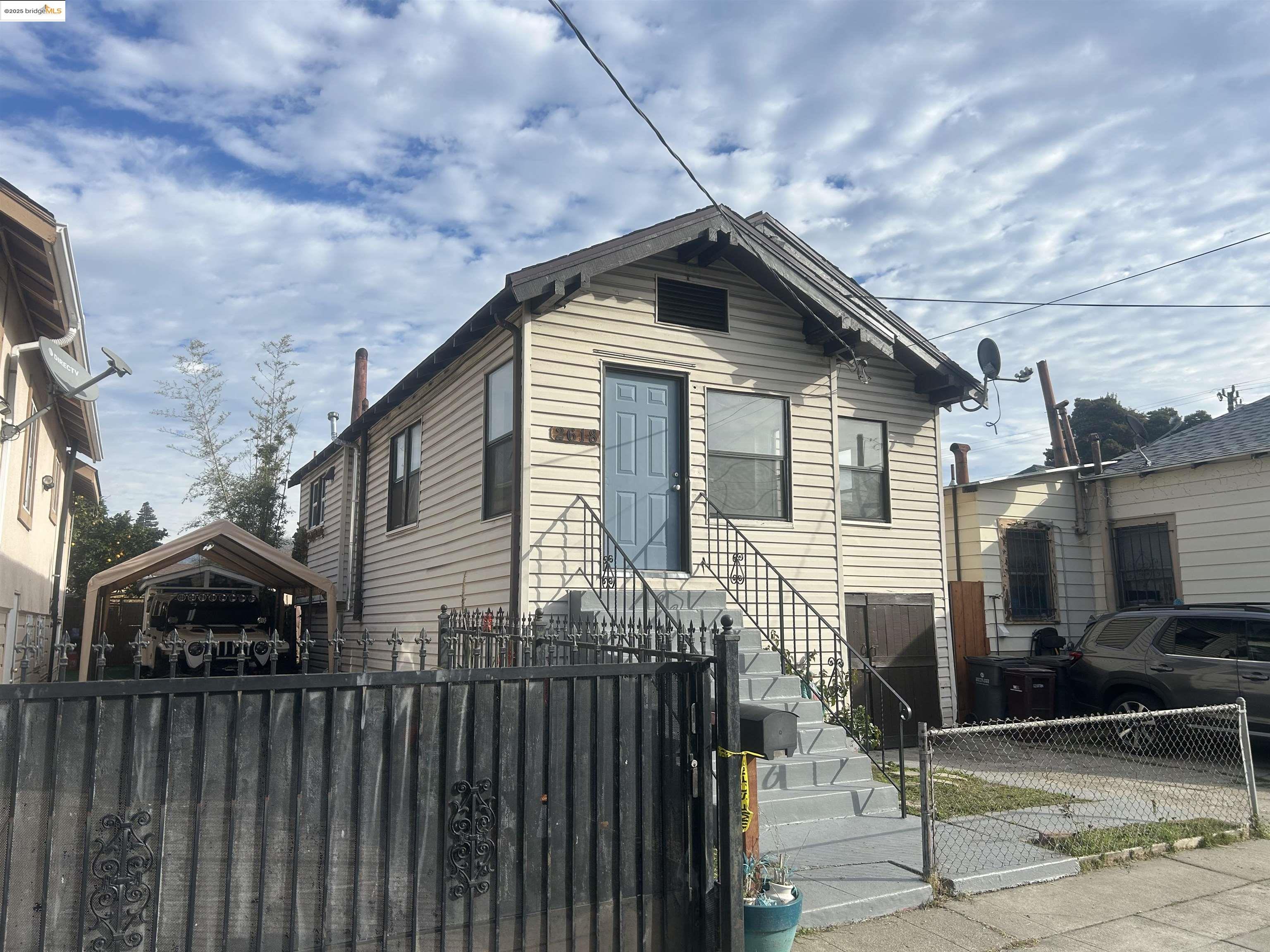 Detail Gallery Image 3 of 15 For 2618 E 20th St, Oakland,  CA 94601 - 3 Beds | 1 Baths