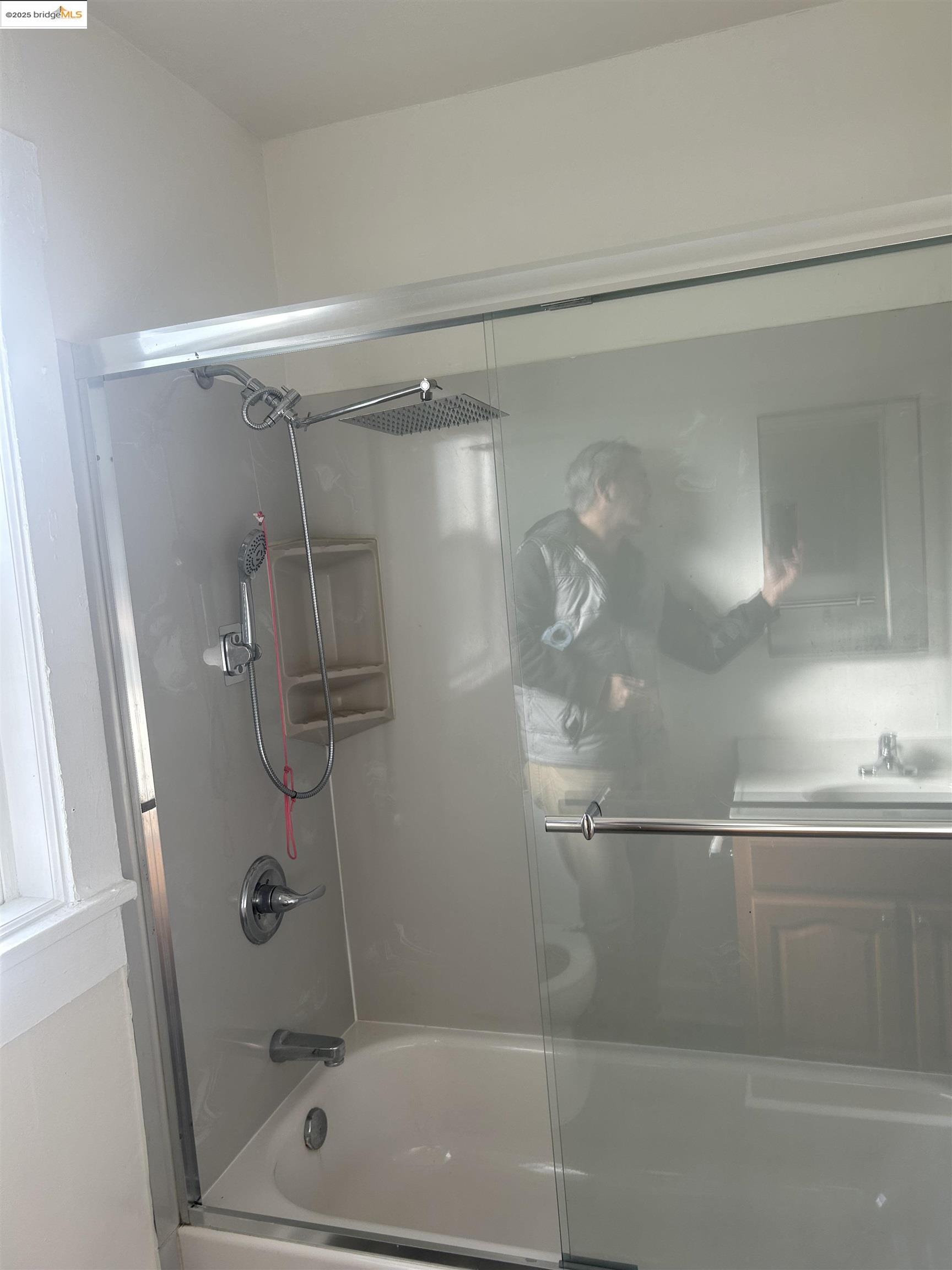 Detail Gallery Image 8 of 15 For 2618 E 20th St, Oakland,  CA 94601 - 3 Beds | 1 Baths